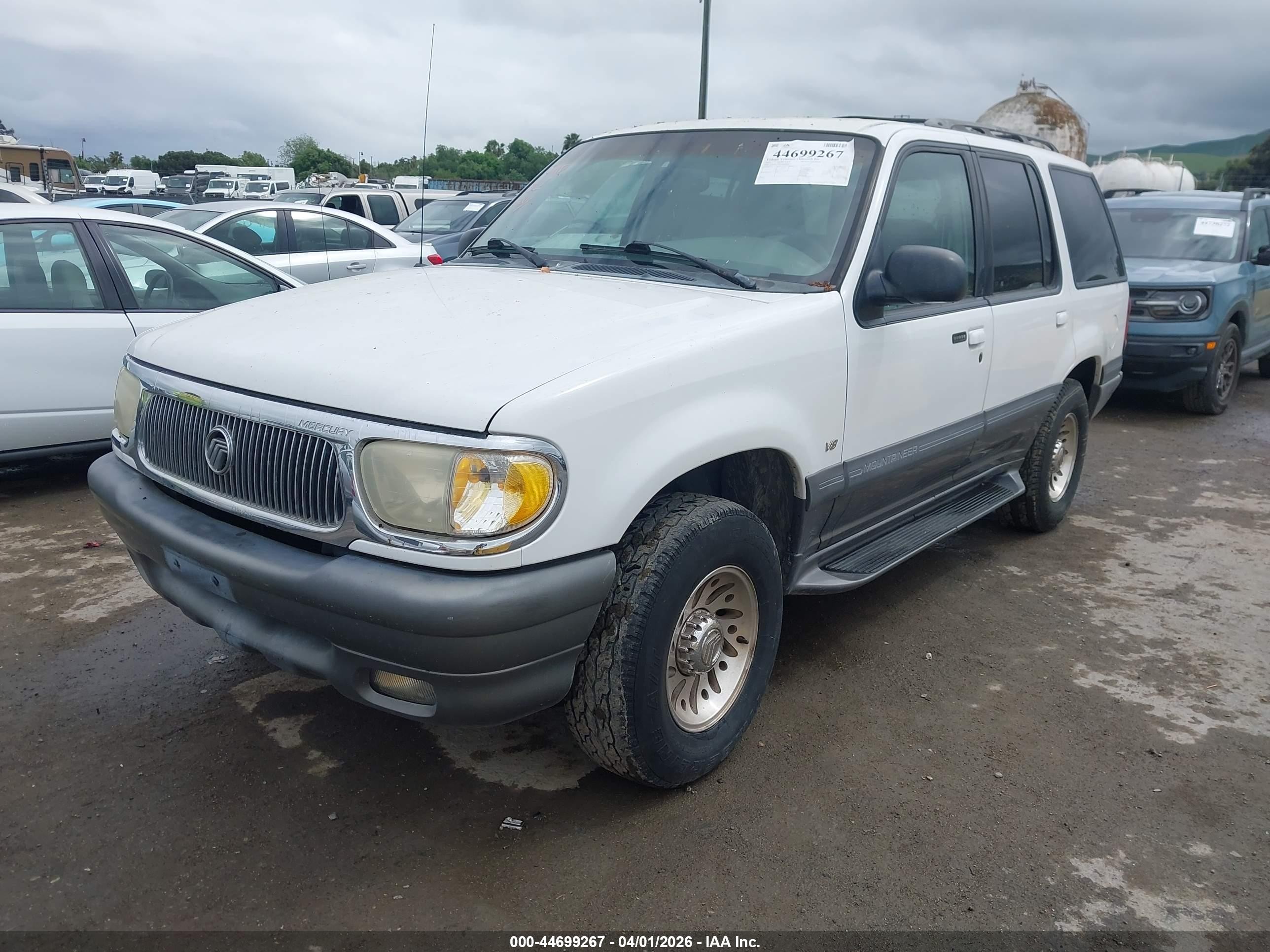 2001 Mercury Mountaineer   Белый vin: 4M2ZU66P11UJ07551