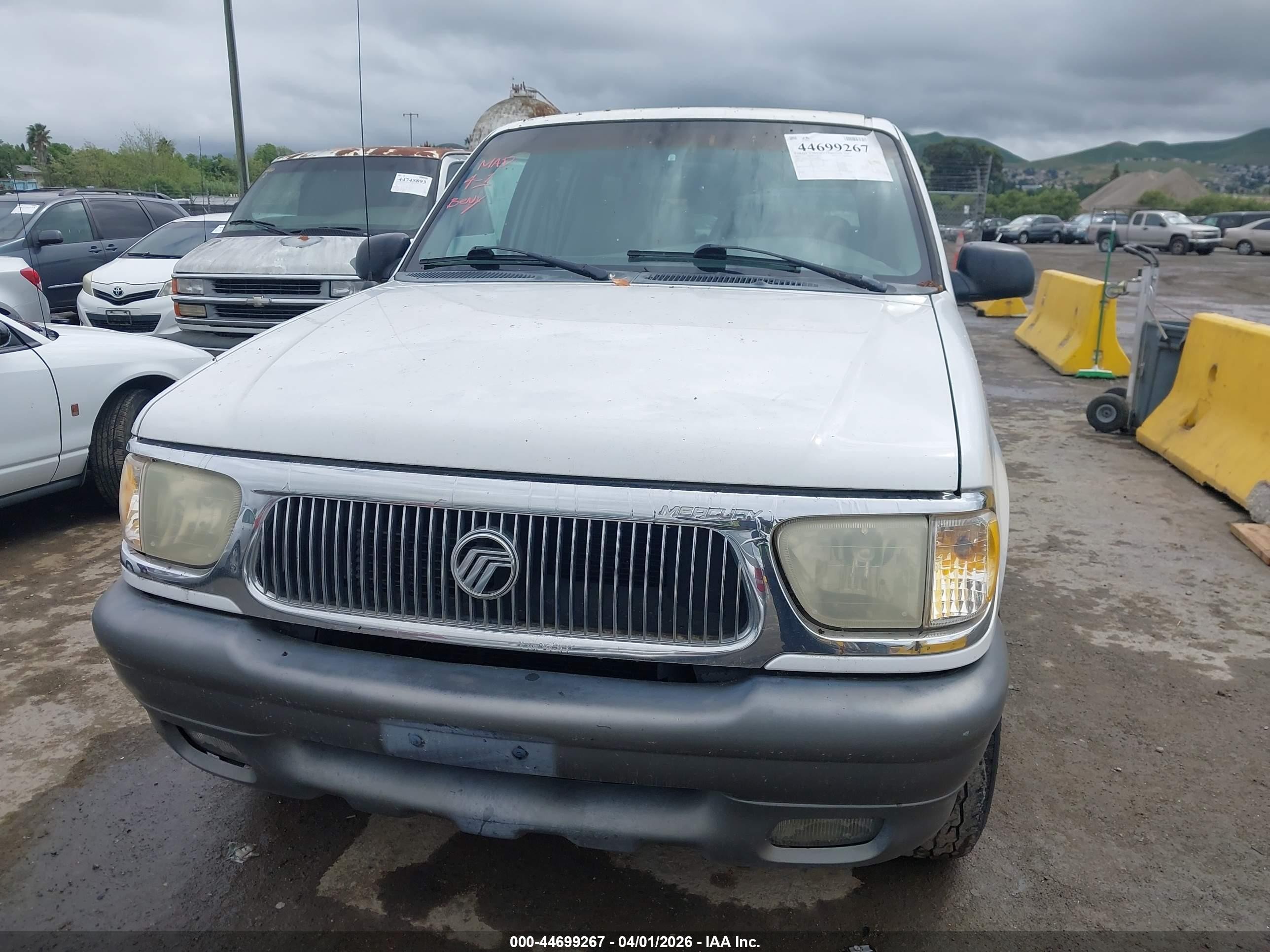 2001 Mercury Mountaineer   Белый vin: 4M2ZU66P11UJ07551