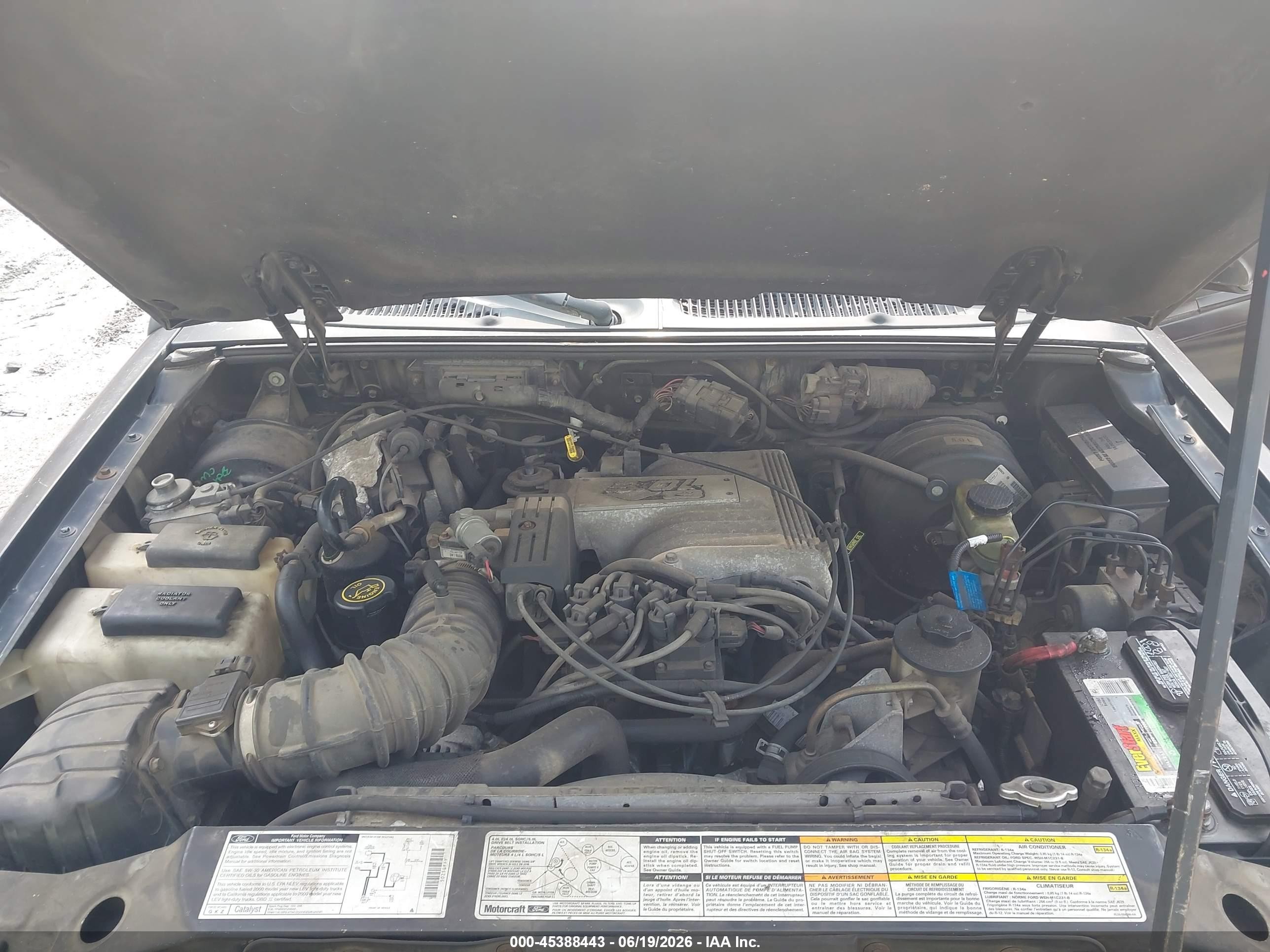 2000 Mercury Mountaineer   Black vin: 4M2ZU66P1YUJ30869