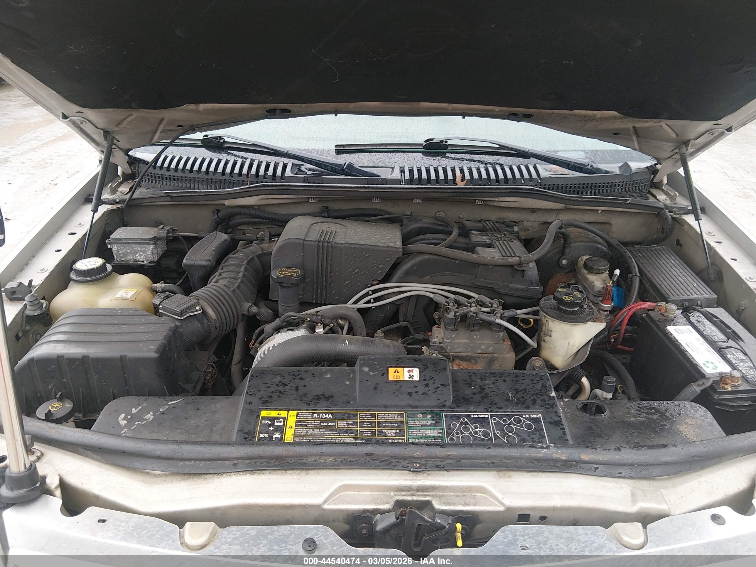 2002 Mercury Mountaineer   Silver vin: 4M2ZU86E02ZJ35713