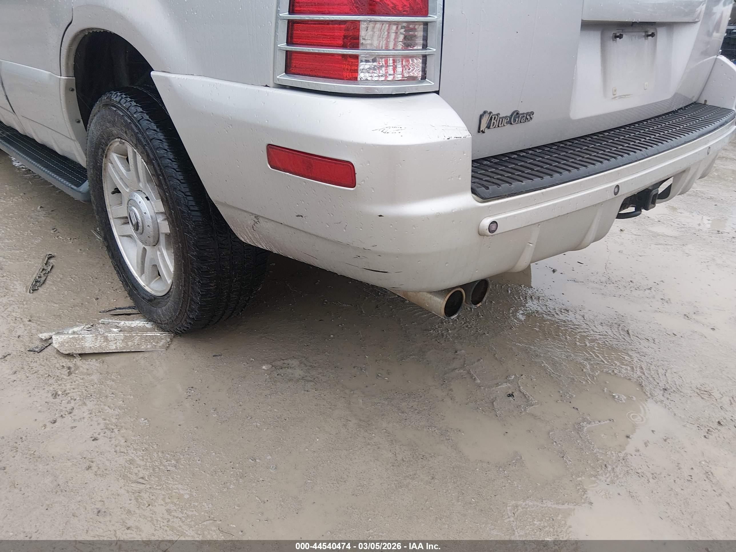 2002 Mercury Mountaineer   Silver vin: 4M2ZU86E02ZJ35713