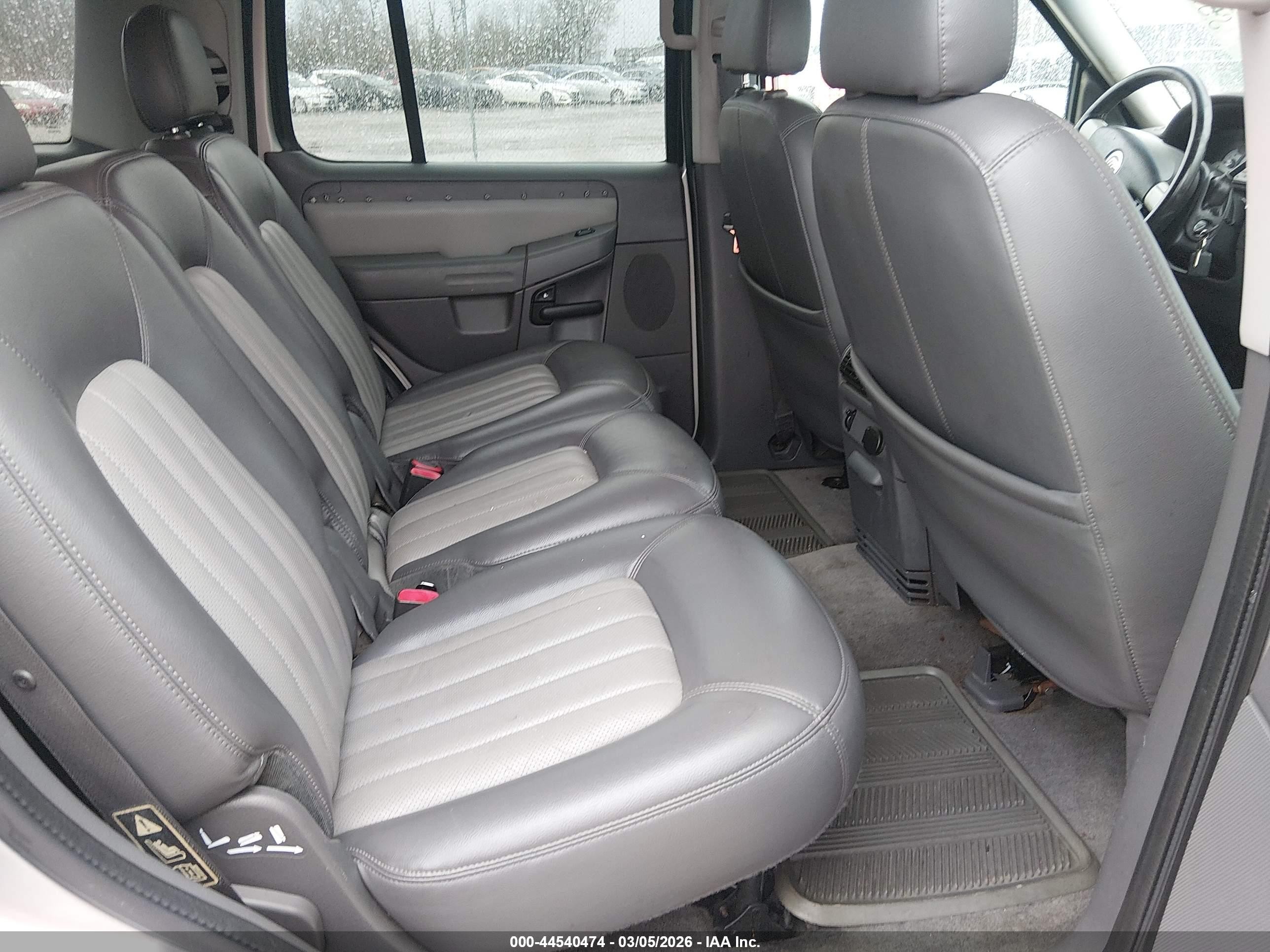 2002 Mercury Mountaineer   Silver vin: 4M2ZU86E02ZJ35713
