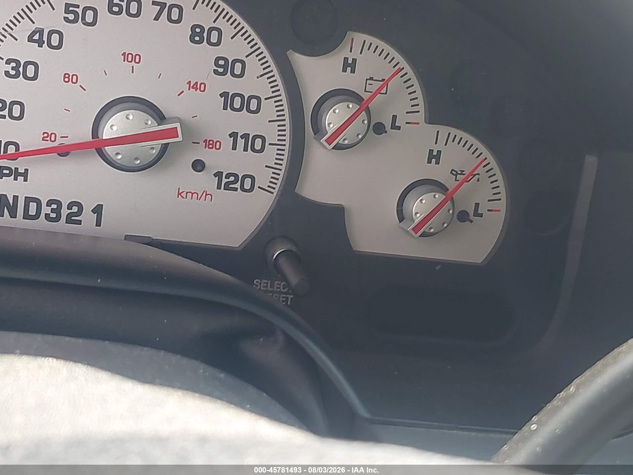 2002 Mercury Mountaineer   Silver vin: 4M2ZU86E42UJ20516