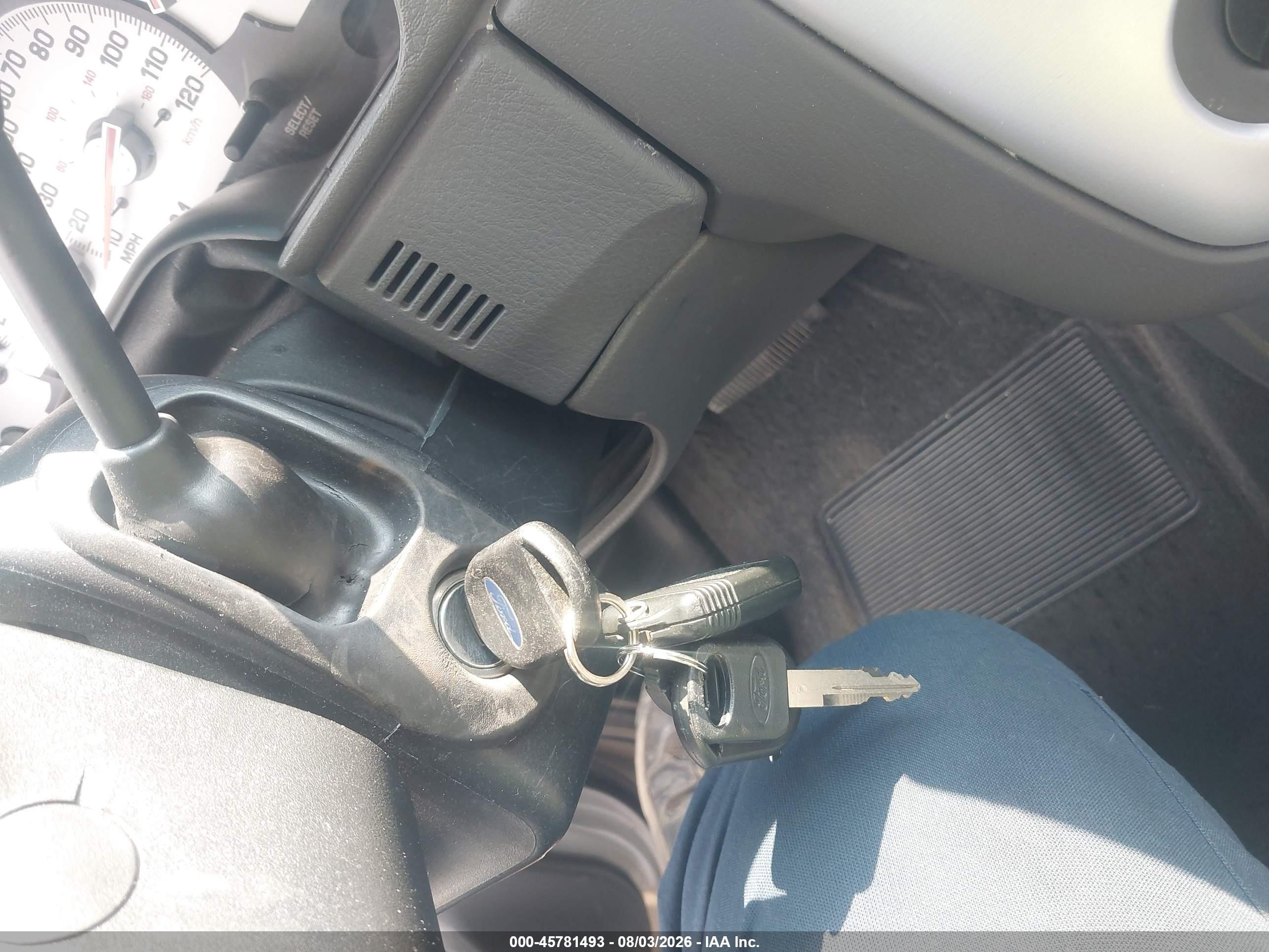 2002 Mercury Mountaineer   Silver vin: 4M2ZU86E42UJ20516