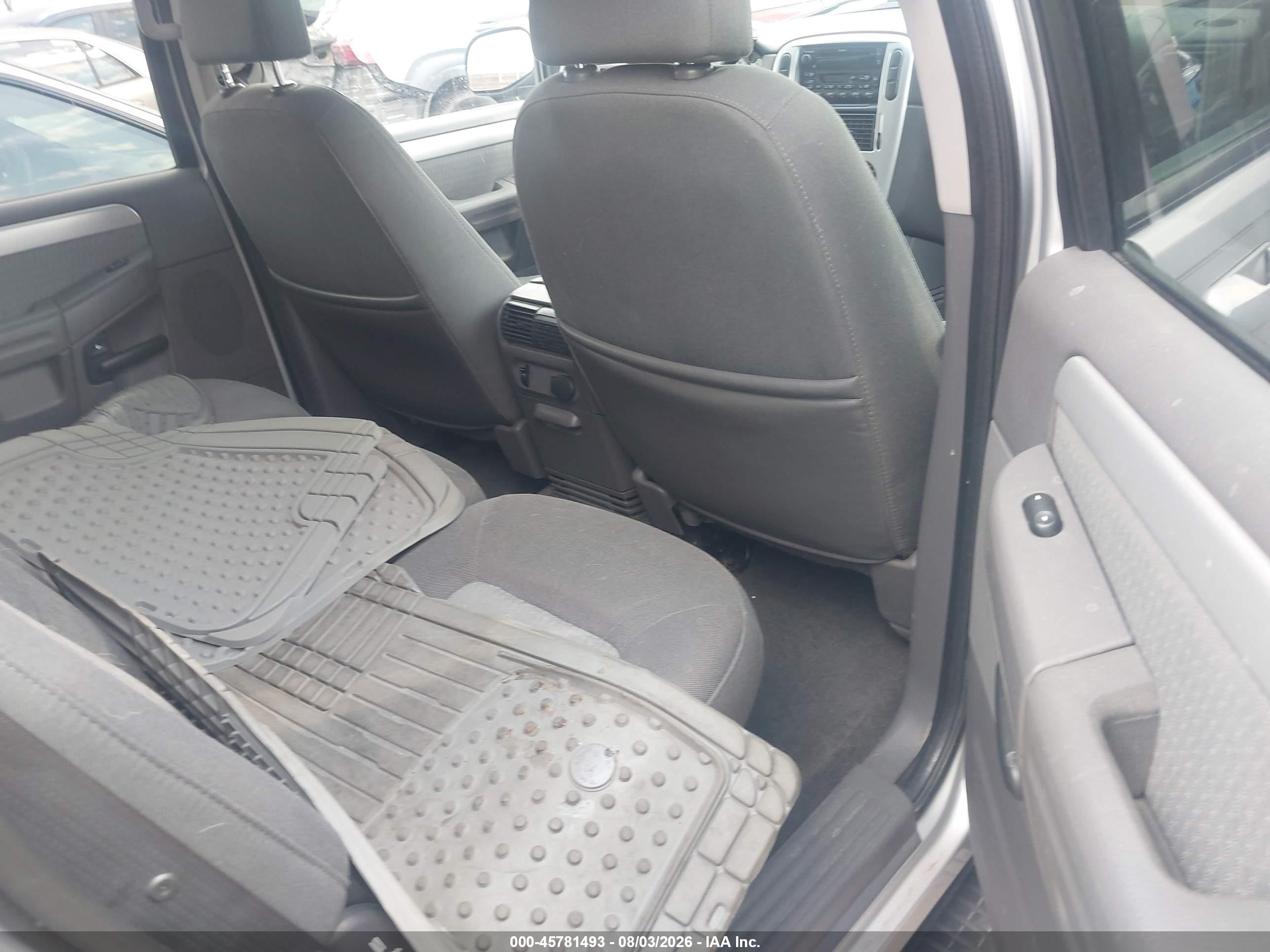 2002 Mercury Mountaineer   Silver vin: 4M2ZU86E42UJ20516