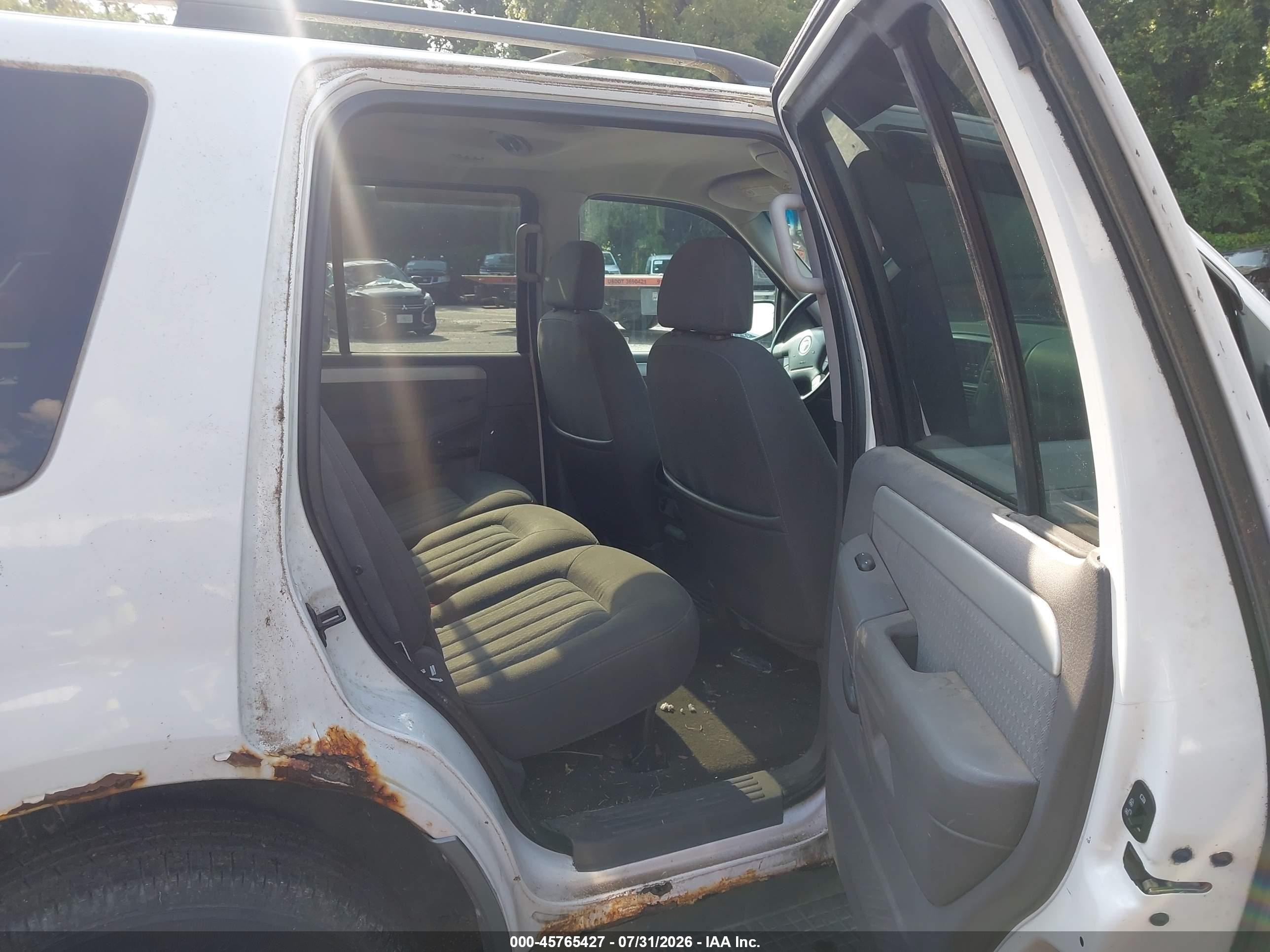 2002 Mercury Mountaineer   White vin: 4M2ZU86E42ZJ29185