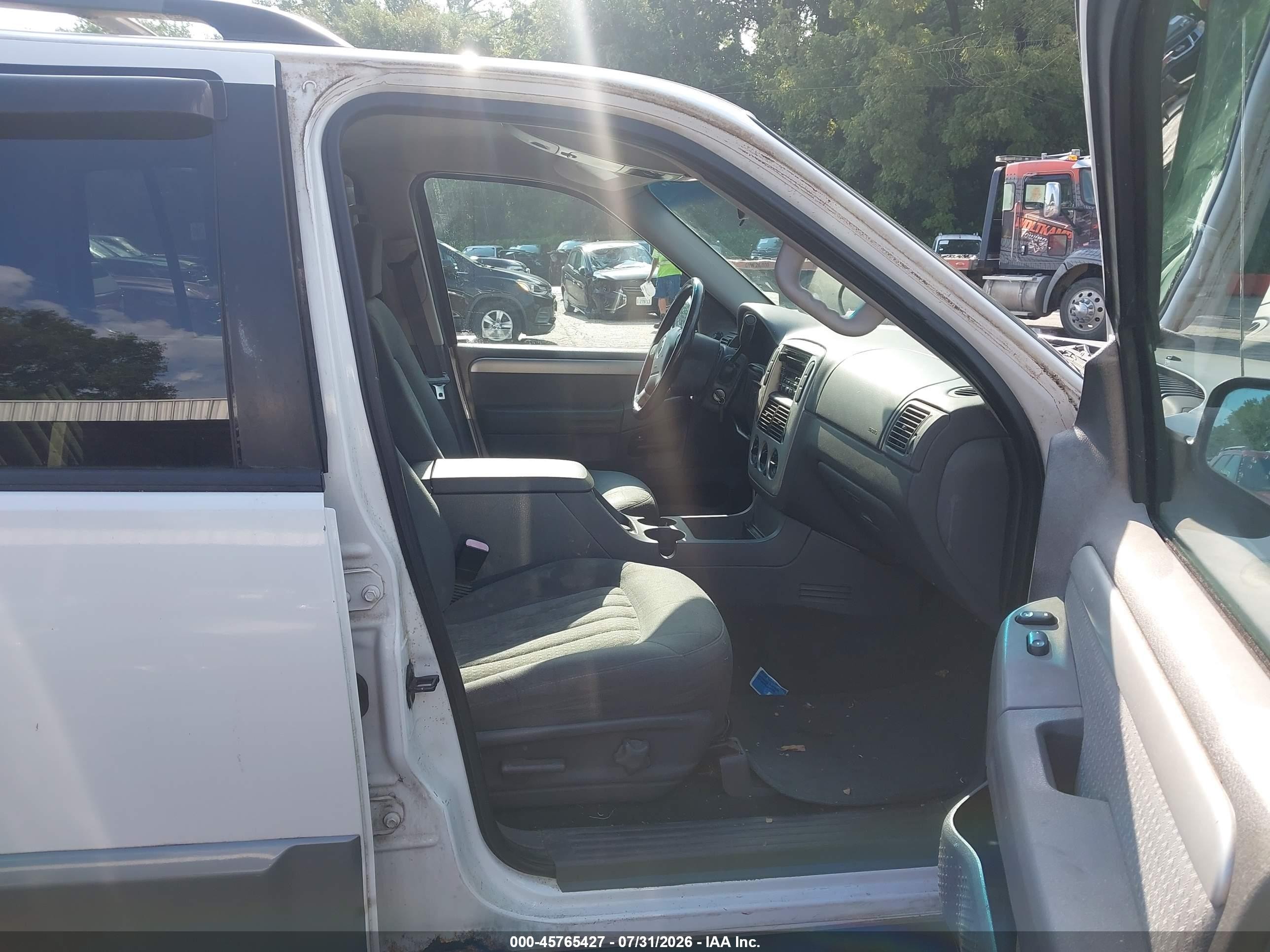 2002 Mercury Mountaineer   White vin: 4M2ZU86E42ZJ29185