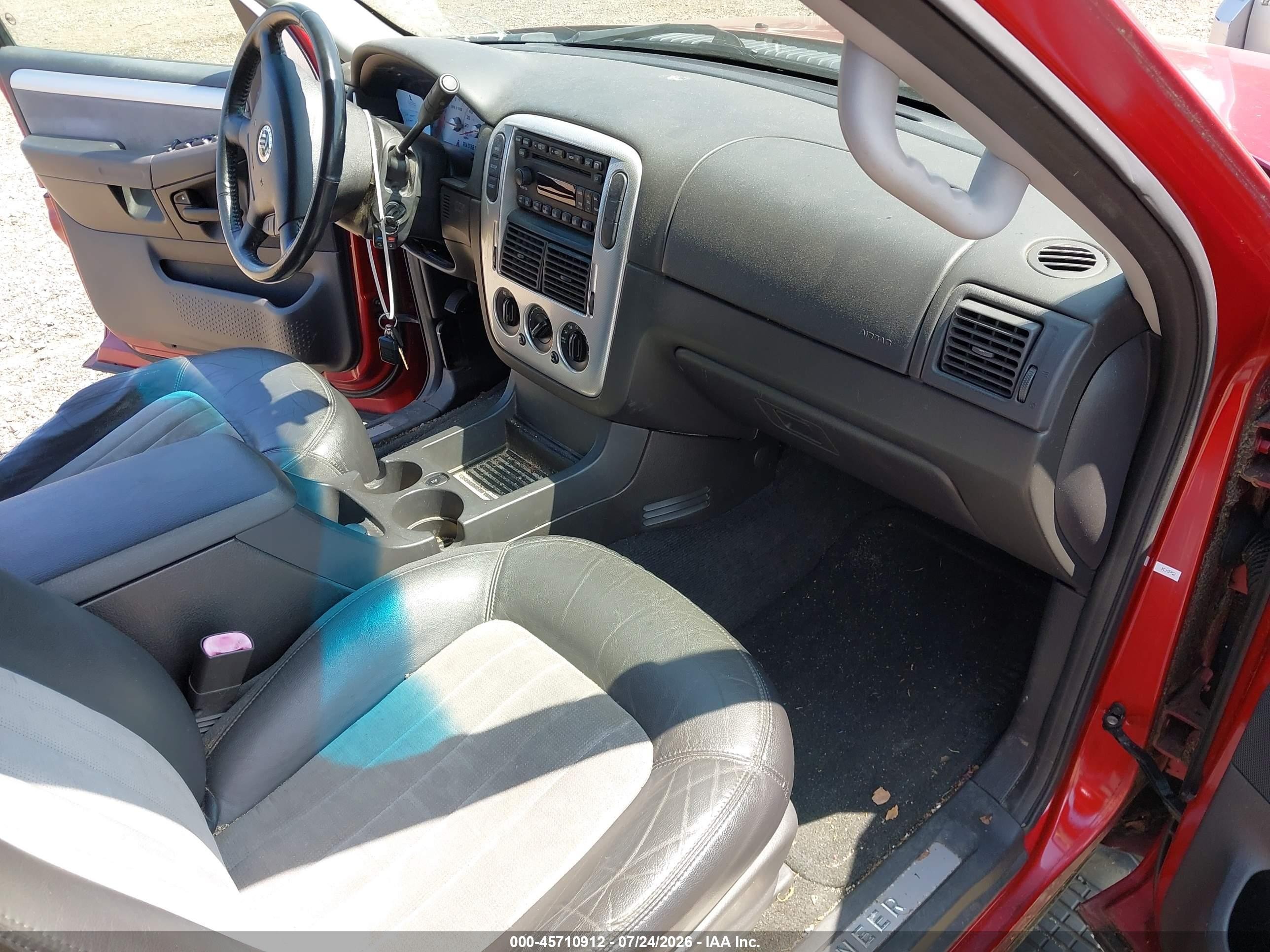 2005 Mercury Mountaineer   Red vin: 4M2ZU86E65UA04676