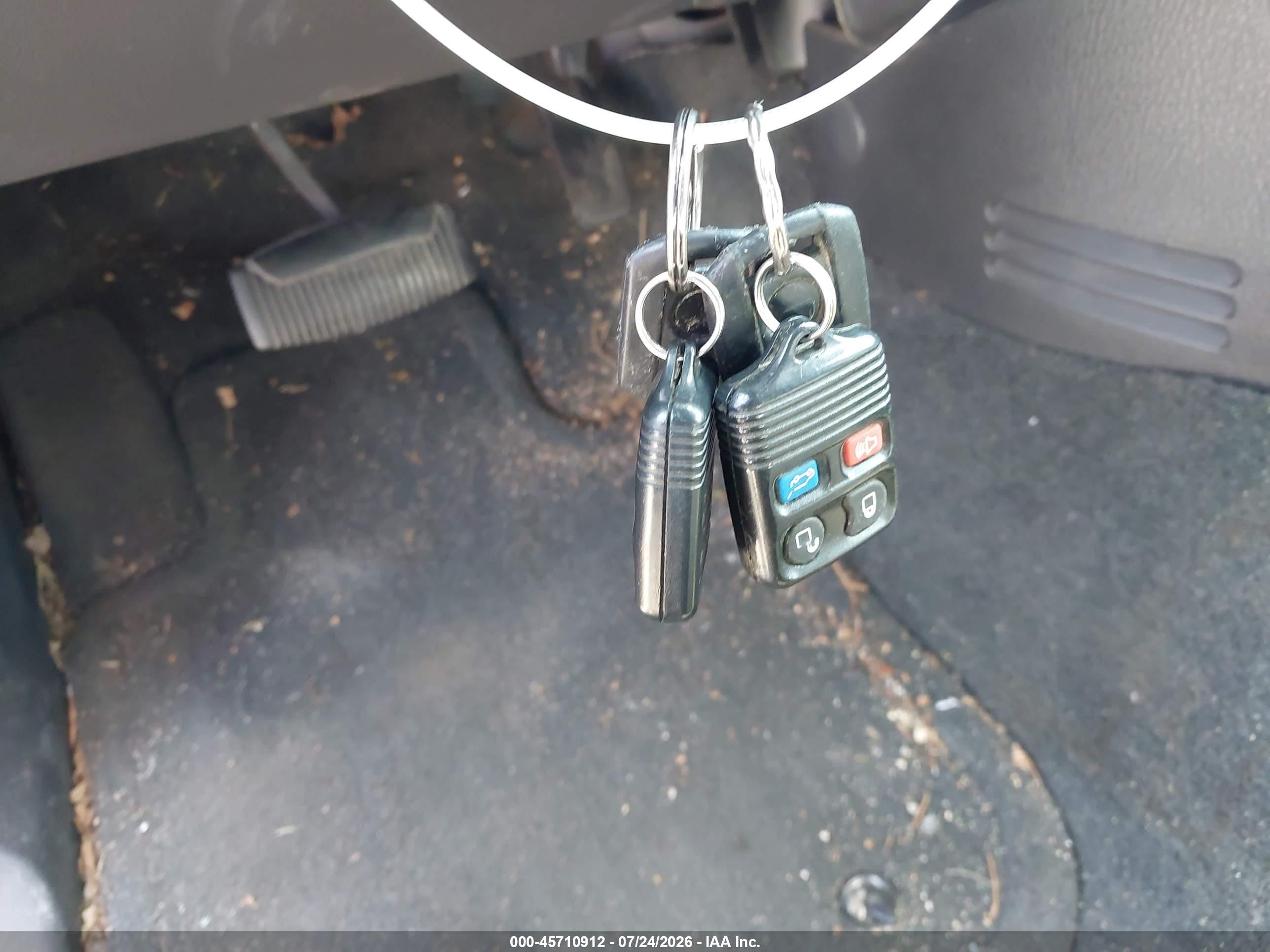 2005 Mercury Mountaineer   Red vin: 4M2ZU86E65UA04676