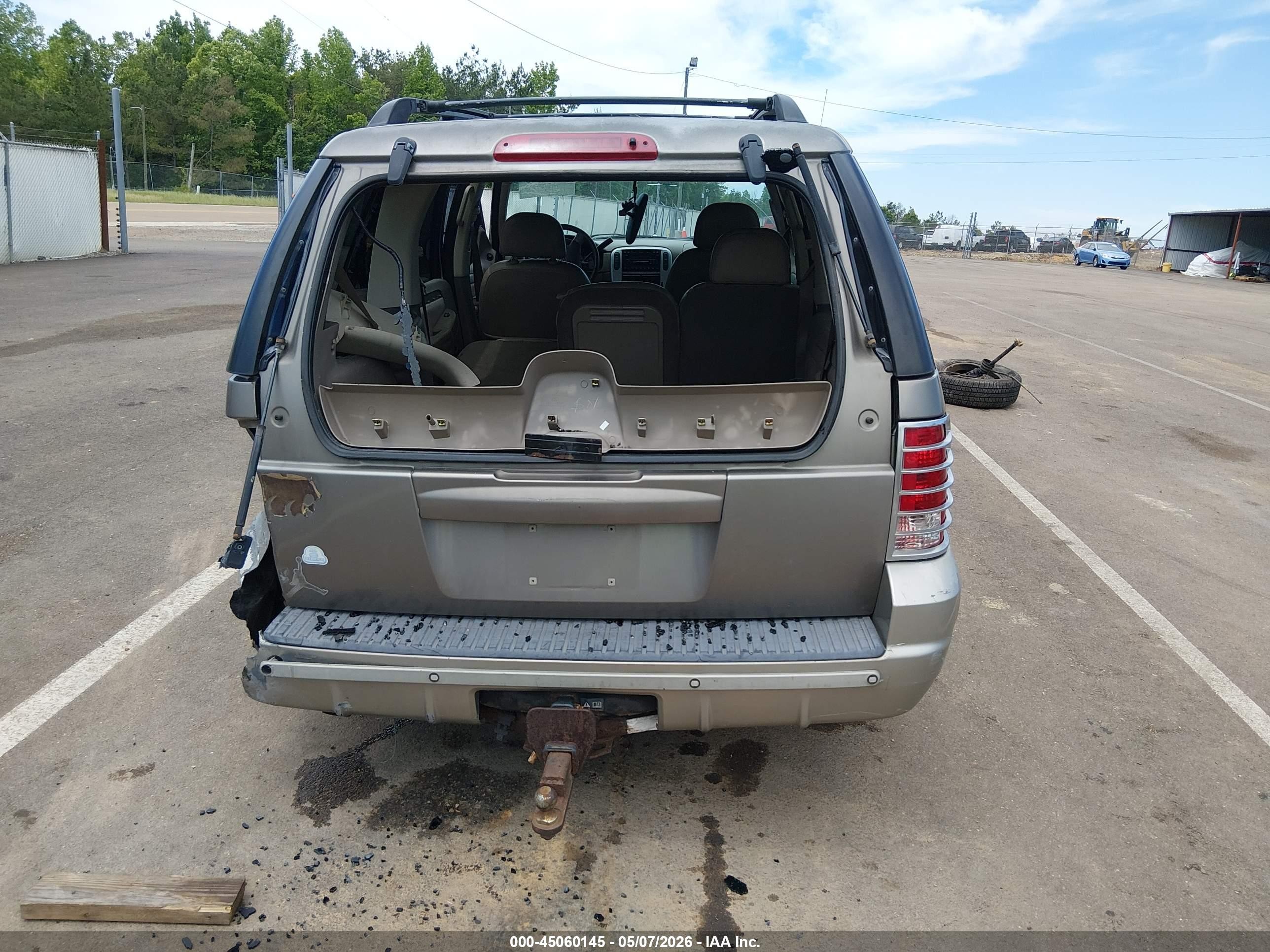 2002 Mercury Mountaineer   Бежевый vin: 4M2ZU86E92ZJ20661