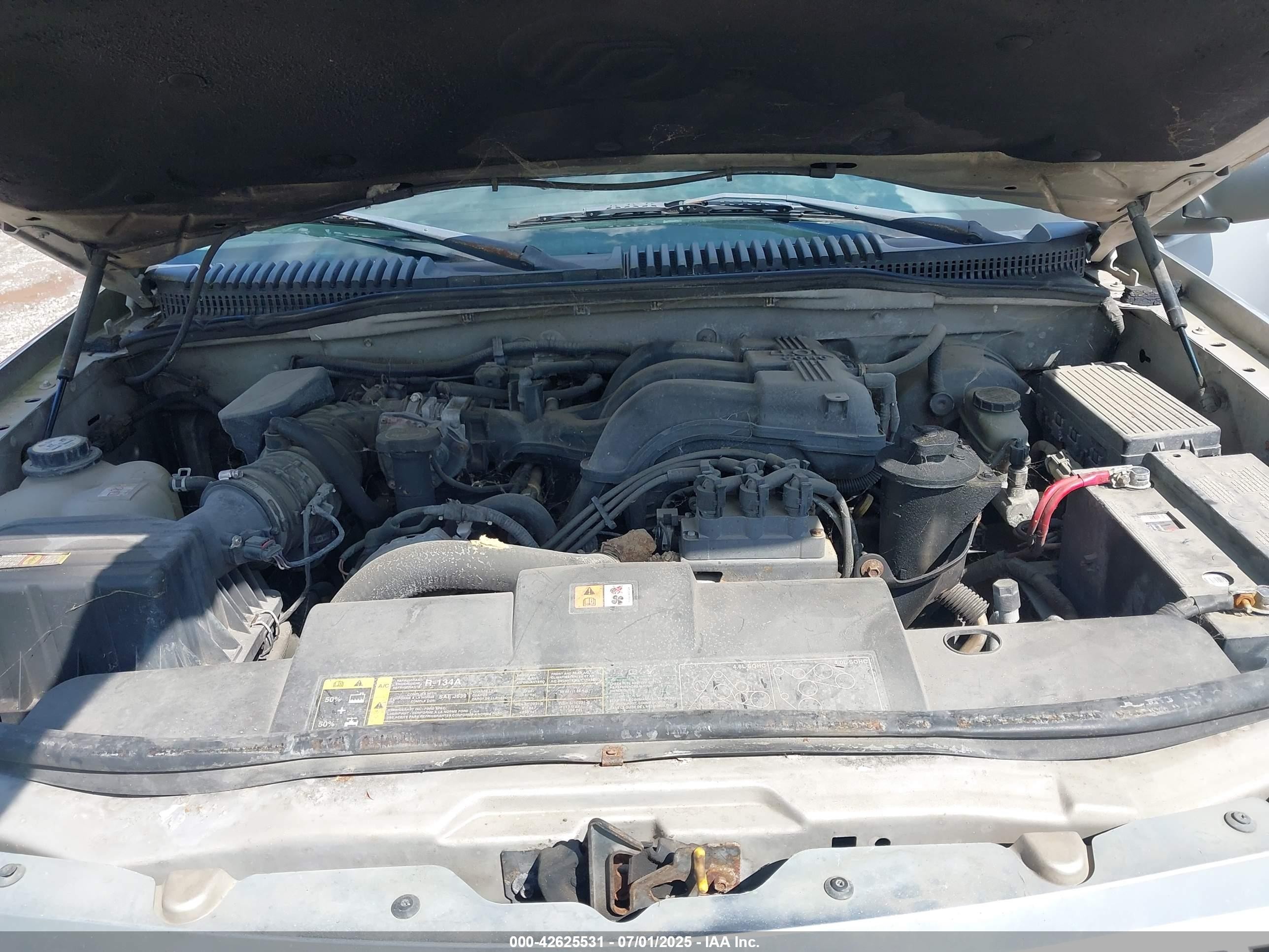 2004 Mercury Mountaineer   Silver vin: 4M2ZU86K34ZJ13732