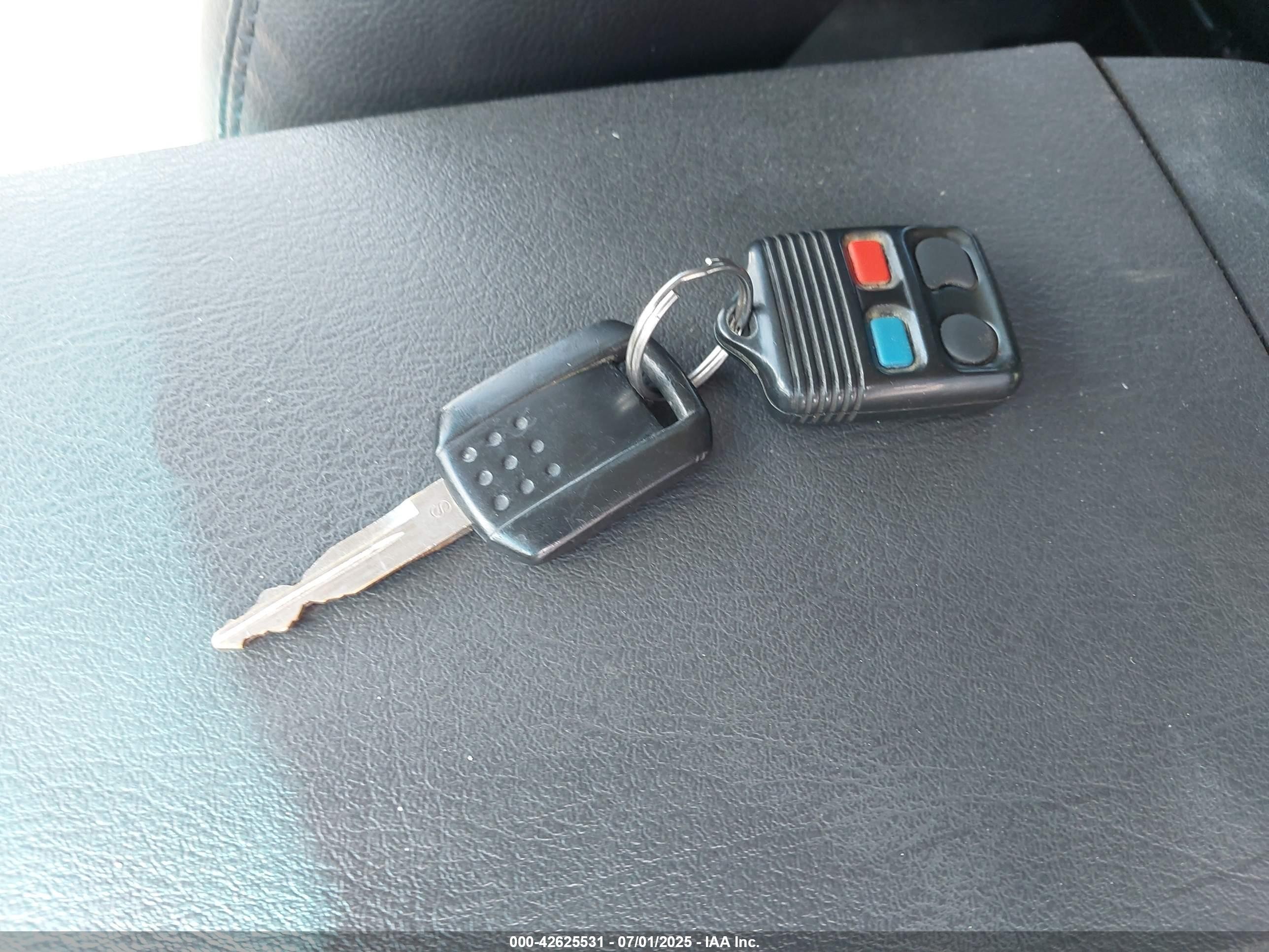 2004 Mercury Mountaineer   Silver vin: 4M2ZU86K34ZJ13732