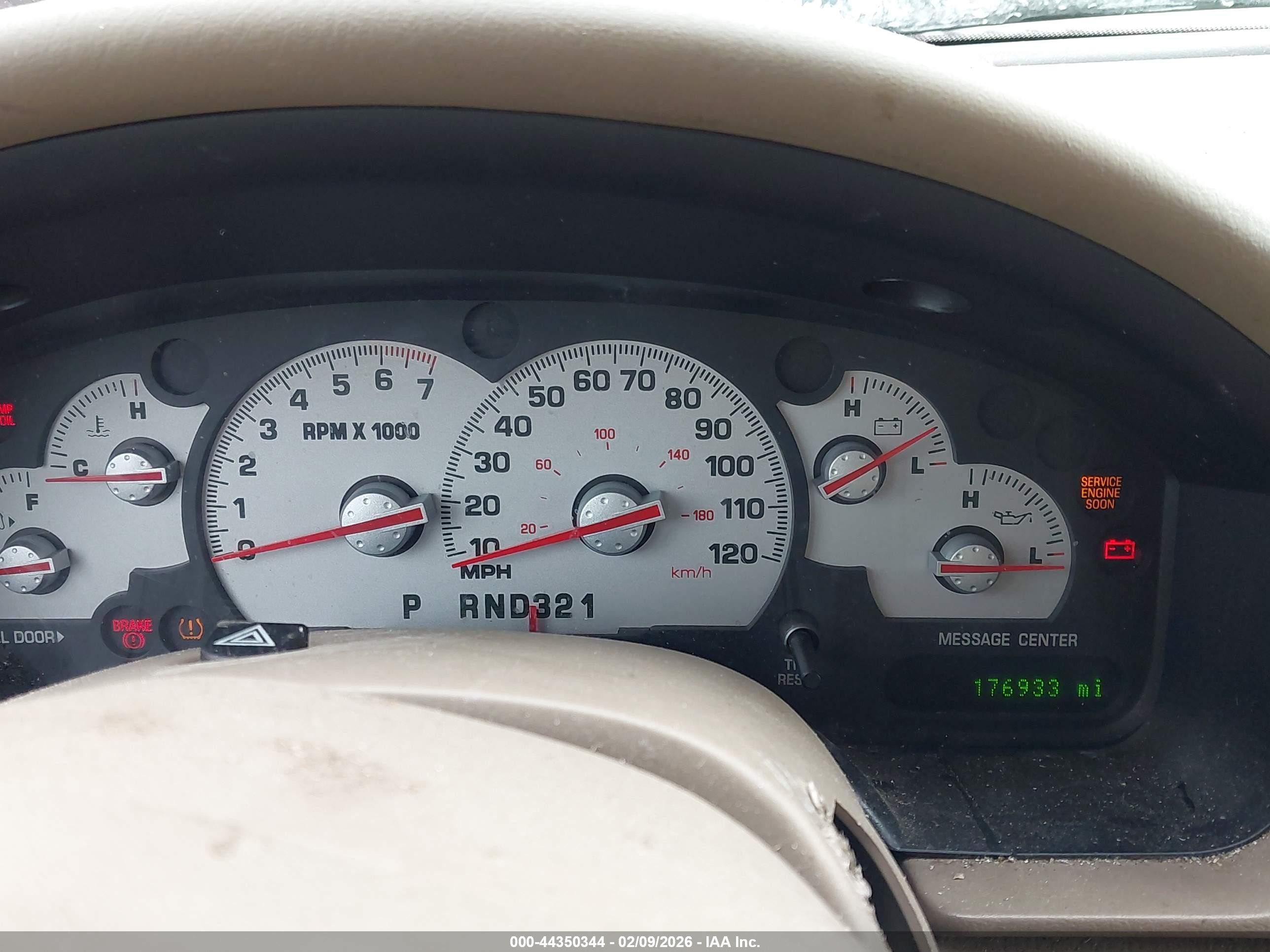 2004 Mercury Mountaineer   Maroon vin: 4M2ZU86K44ZJ39207
