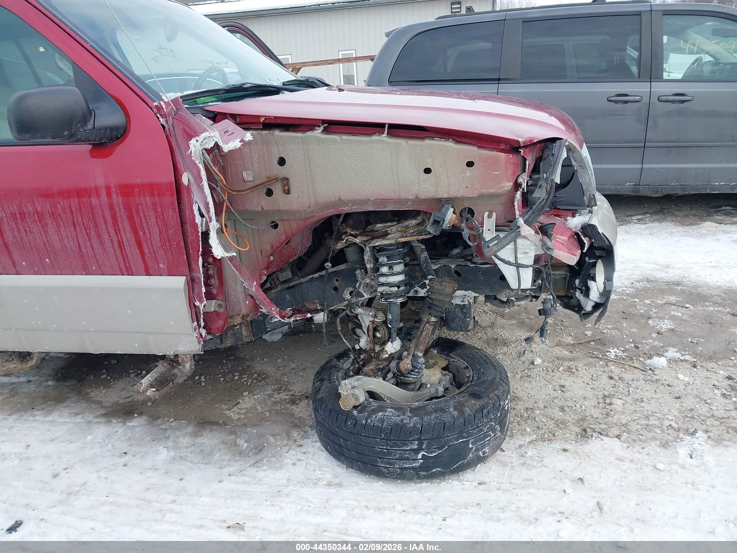 2004 Mercury Mountaineer   Maroon vin: 4M2ZU86K44ZJ39207