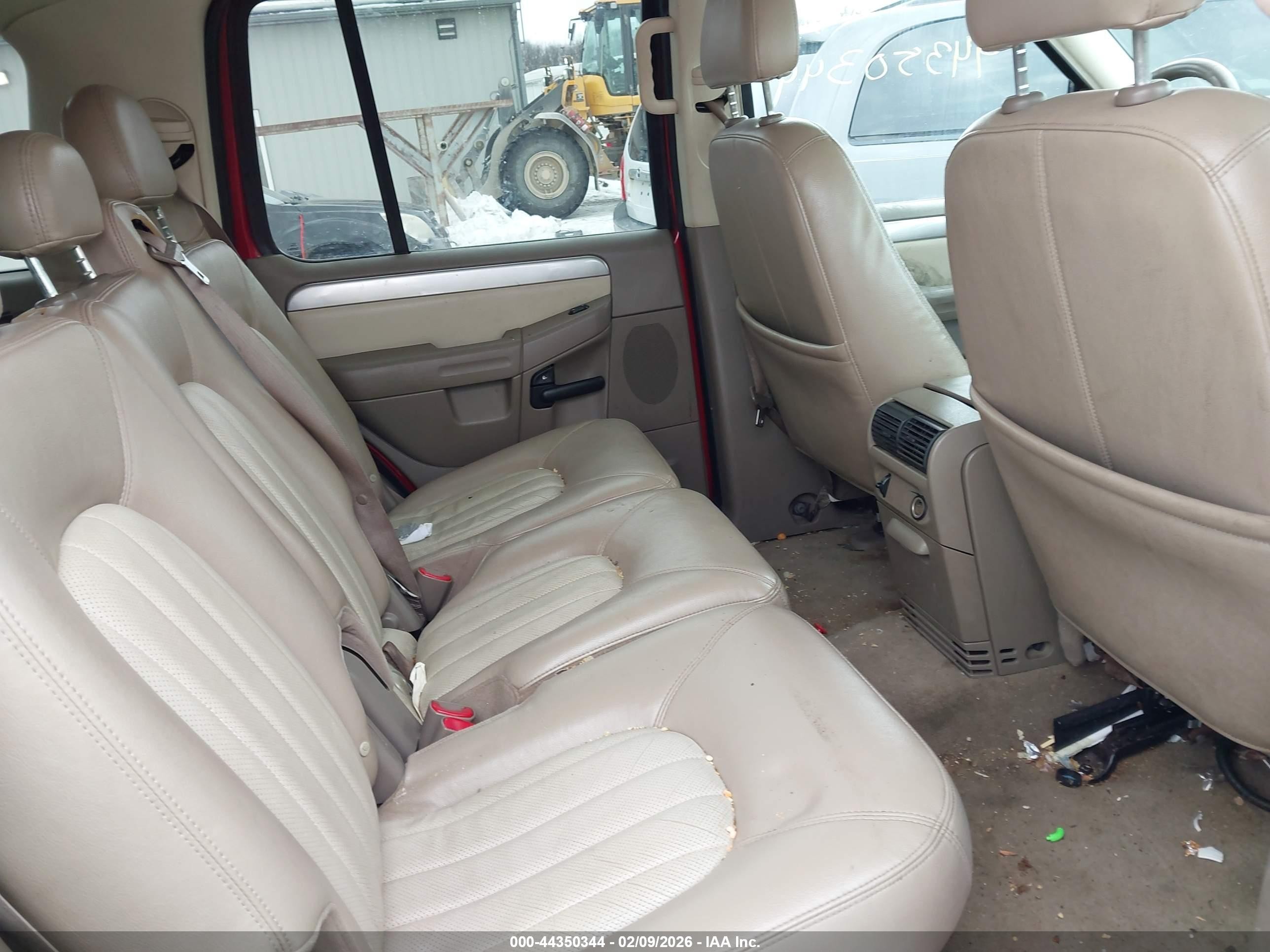 2004 Mercury Mountaineer   Maroon vin: 4M2ZU86K44ZJ39207