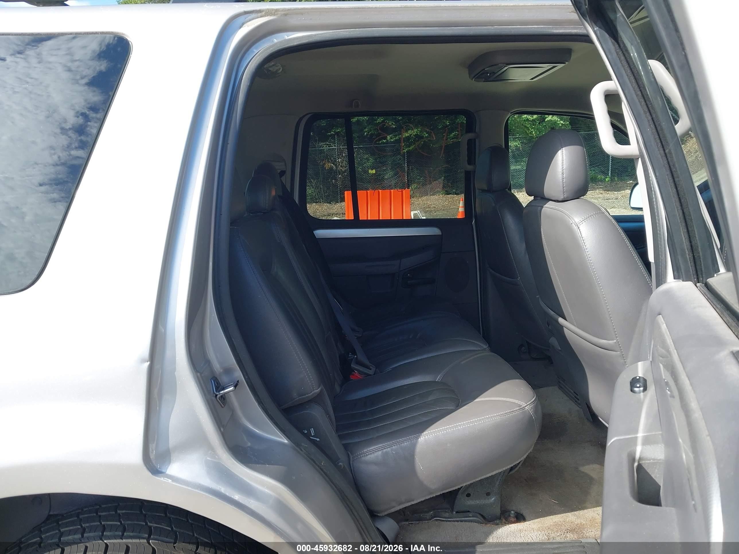 2003 Mercury Mountaineer   Silver vin: 4M2ZU86K93UJ20356