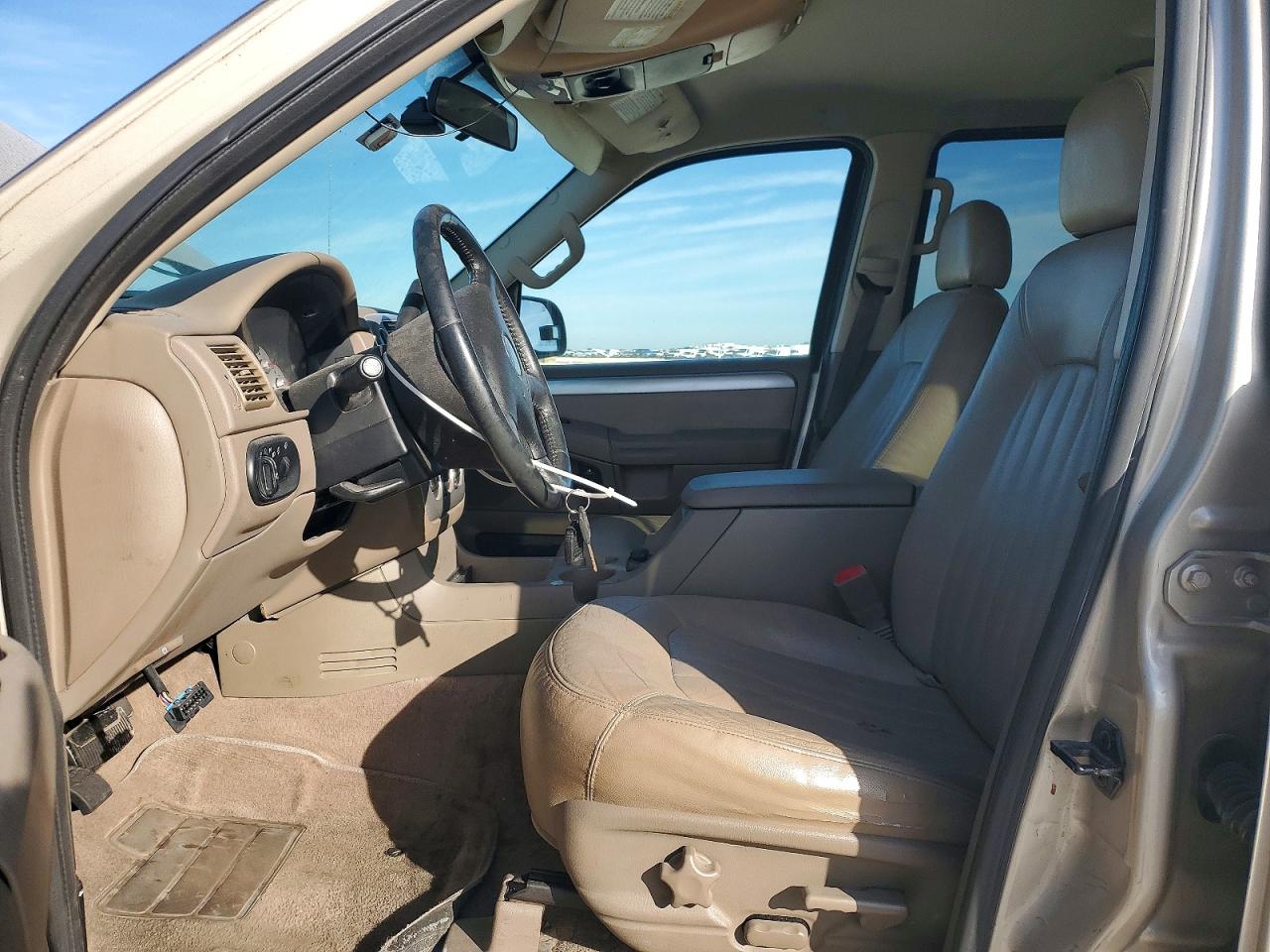 2004 Mercury Mountaineer Tan vin: 4M2ZU86K94UJ18463