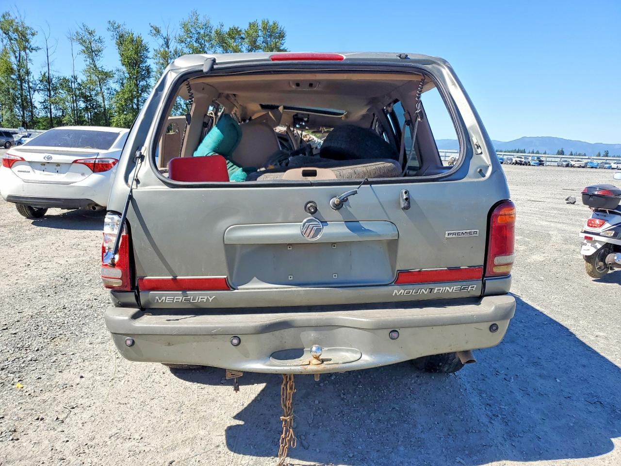 2000 Mercury Mountaineer Gray vin: 4M2ZU86P3YUJ28178