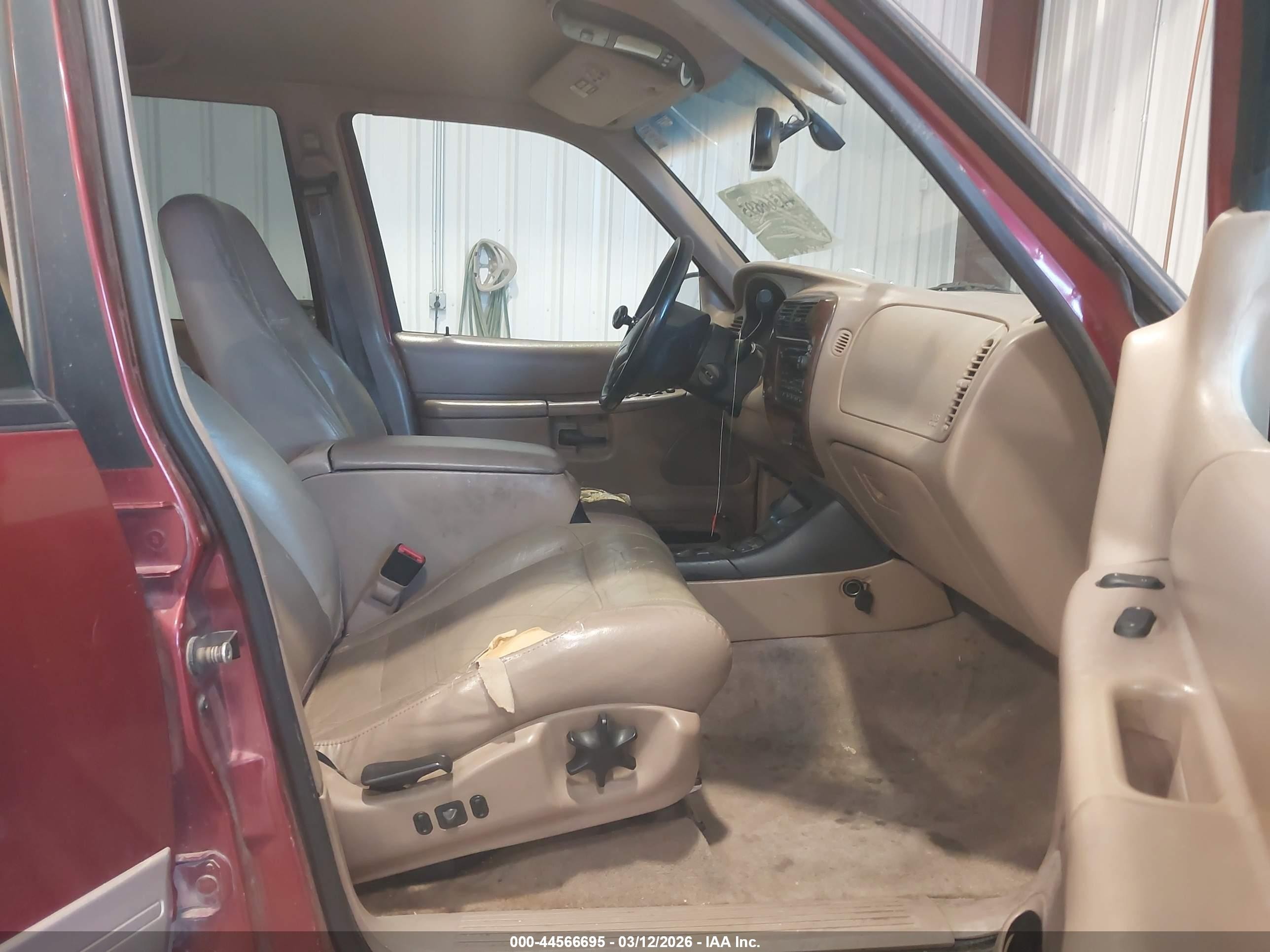 2001 Mercury Mountaineer   Red vin: 4M2ZU86P41UJ06034