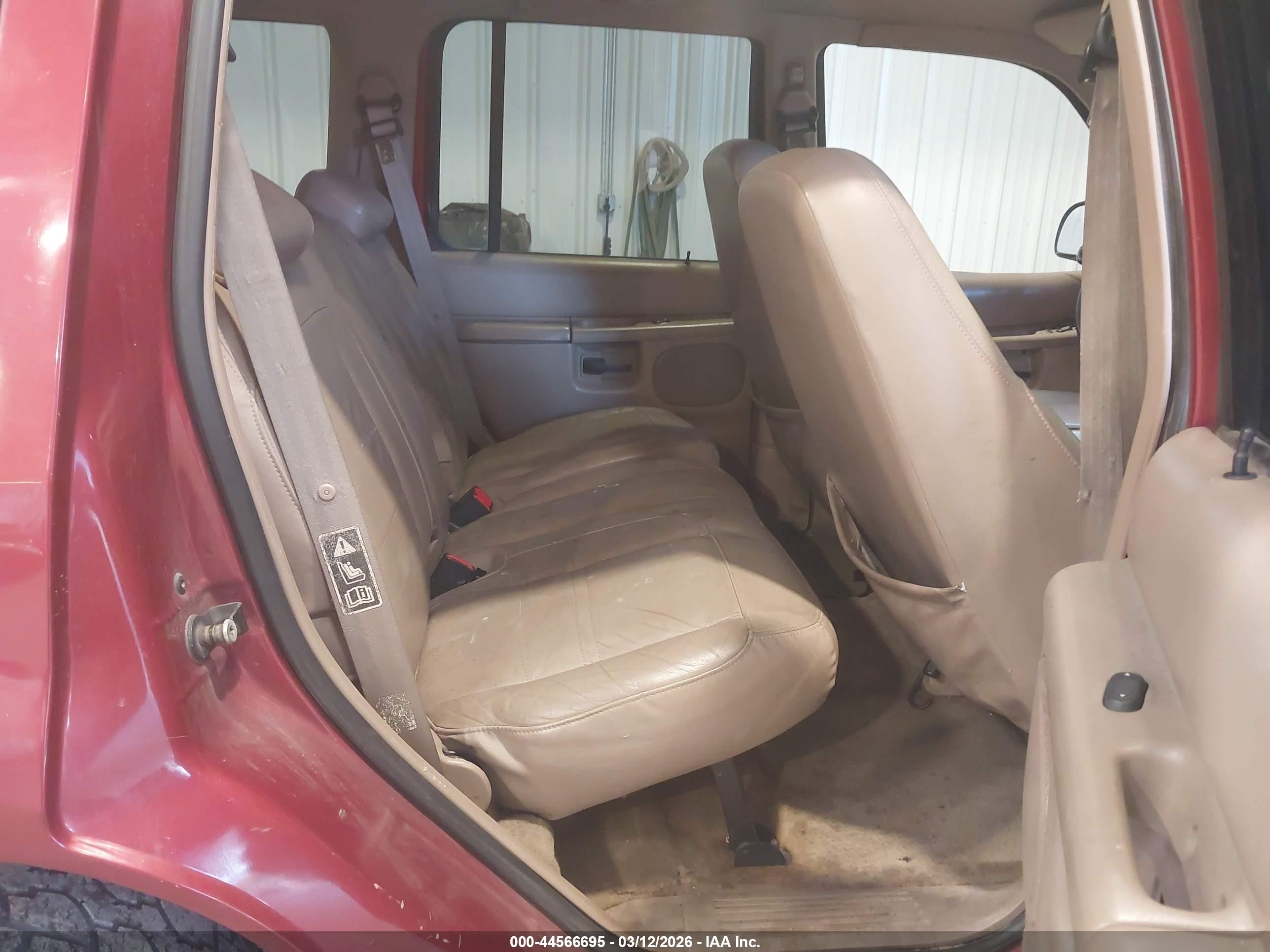 2001 Mercury Mountaineer   Red vin: 4M2ZU86P41UJ06034
