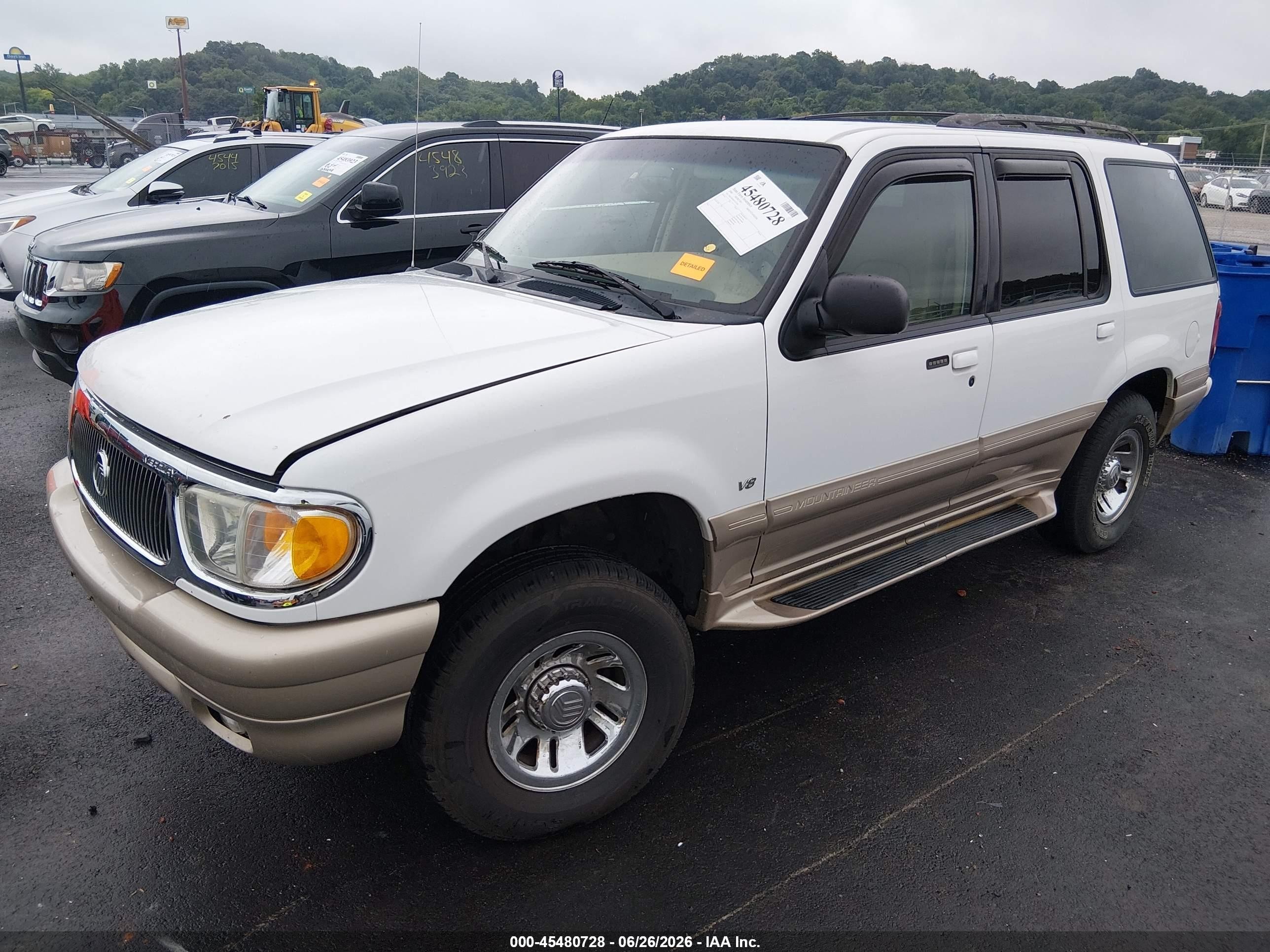 2000 Mercury Mountaineer   White vin: 4M2ZU86P4YUJ13320