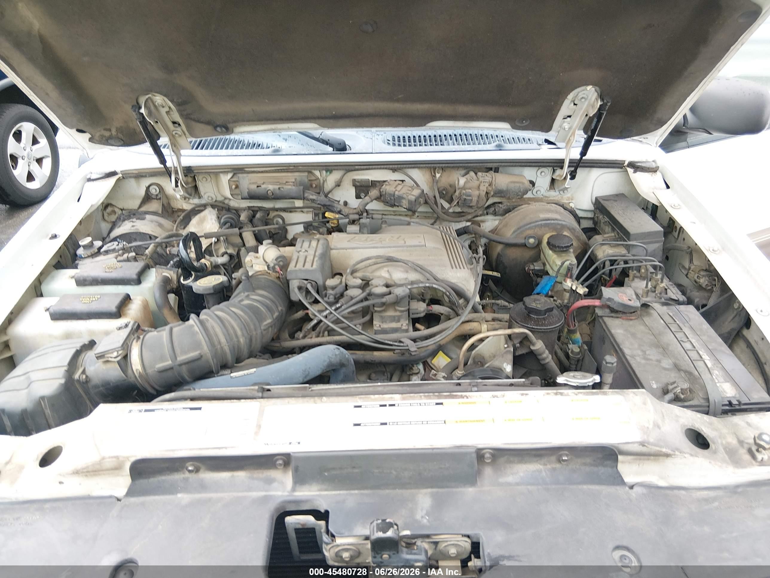 2000 Mercury Mountaineer   White vin: 4M2ZU86P4YUJ13320