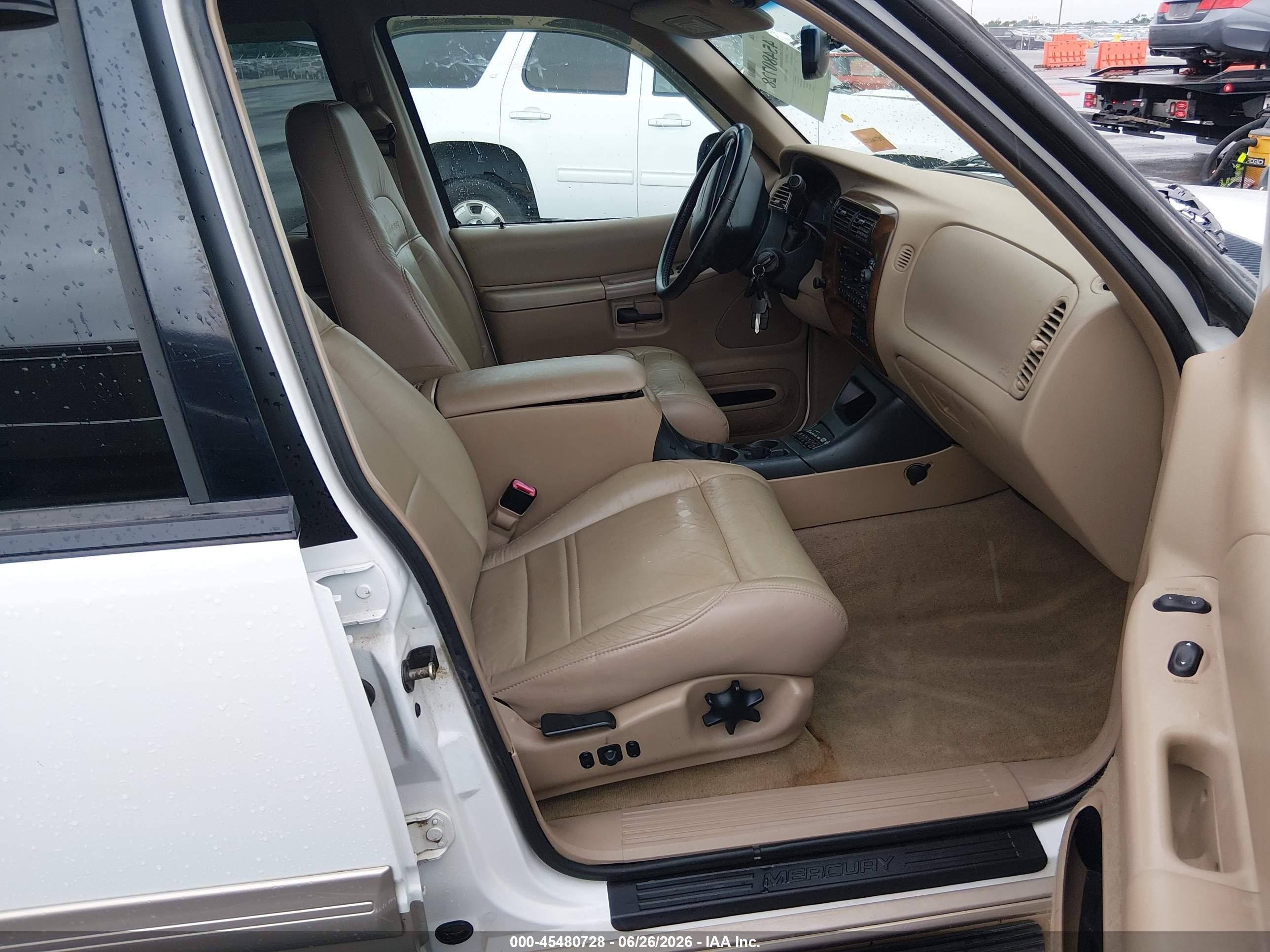 2000 Mercury Mountaineer   White vin: 4M2ZU86P4YUJ13320