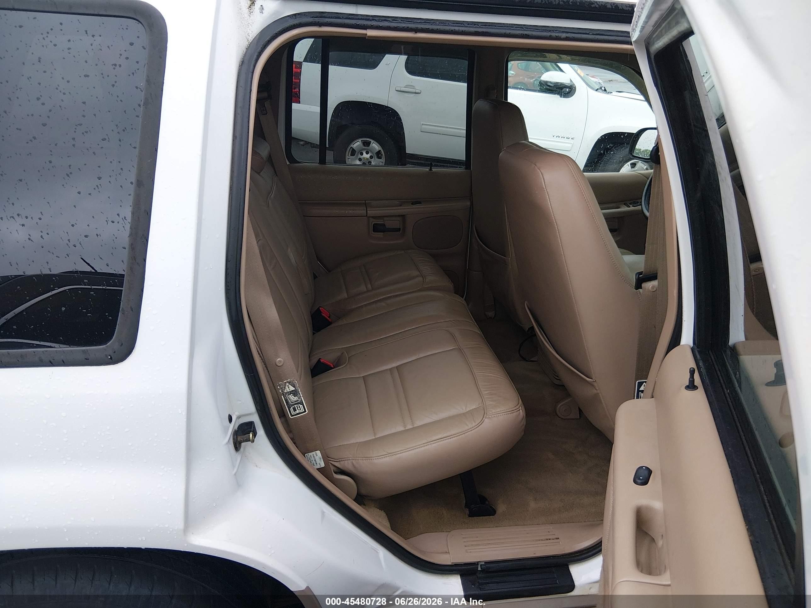 2000 Mercury Mountaineer   White vin: 4M2ZU86P4YUJ13320