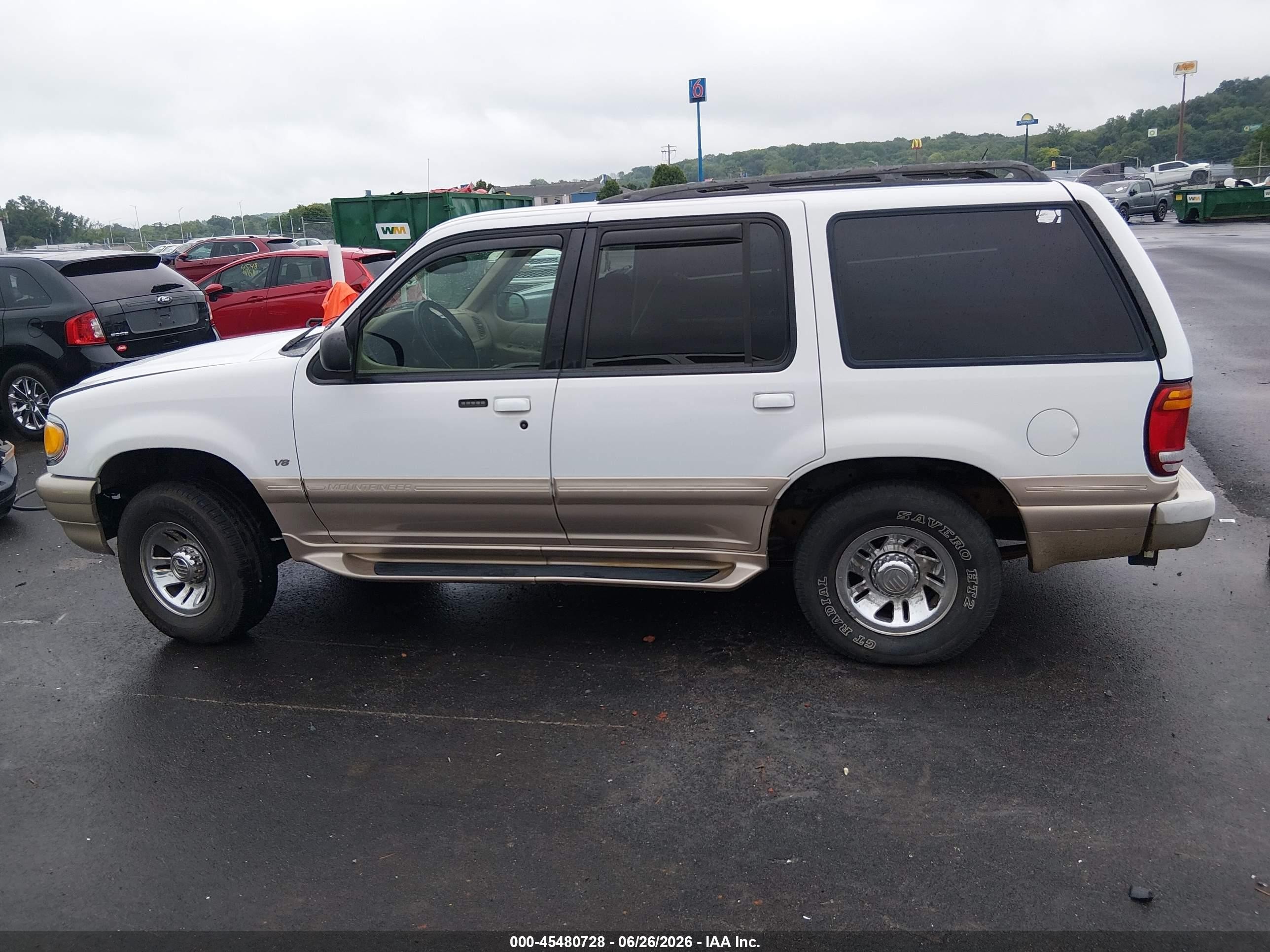 2000 Mercury Mountaineer   White vin: 4M2ZU86P4YUJ13320
