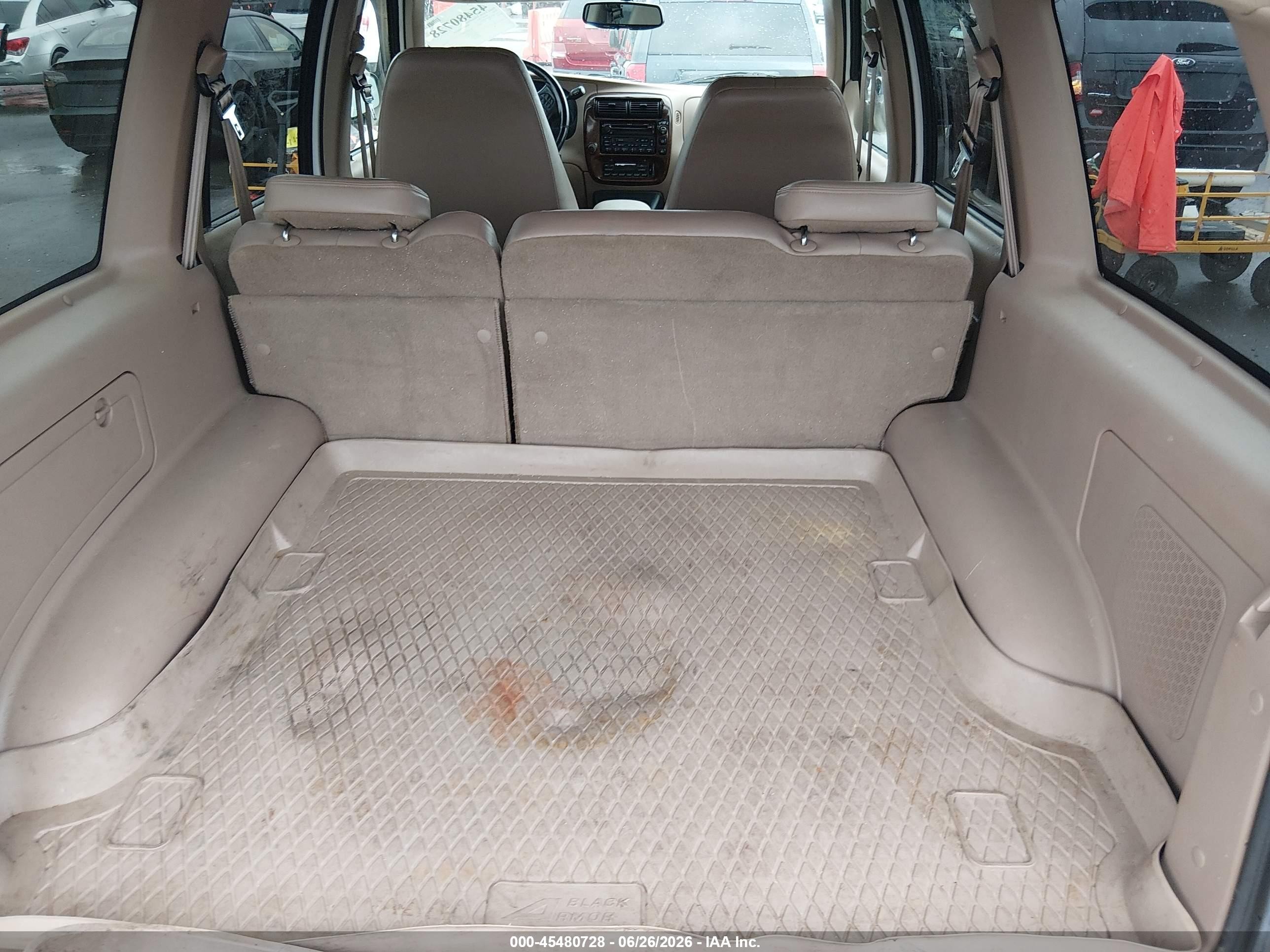 2000 Mercury Mountaineer   White vin: 4M2ZU86P4YUJ13320