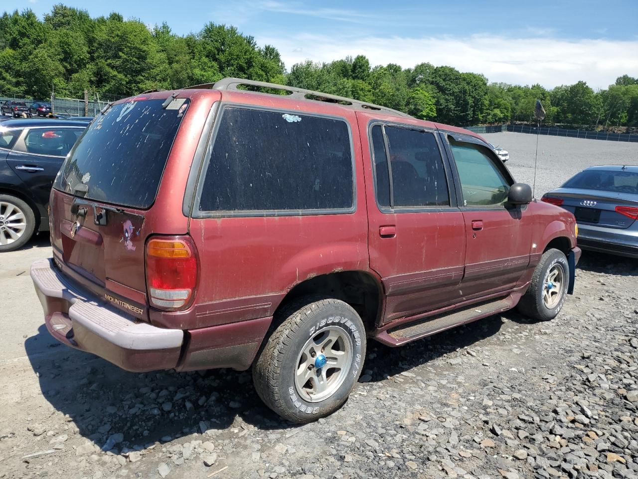 2001 Mercury Mountaineer Maroon vin: 4M2ZU86P81UJ06330