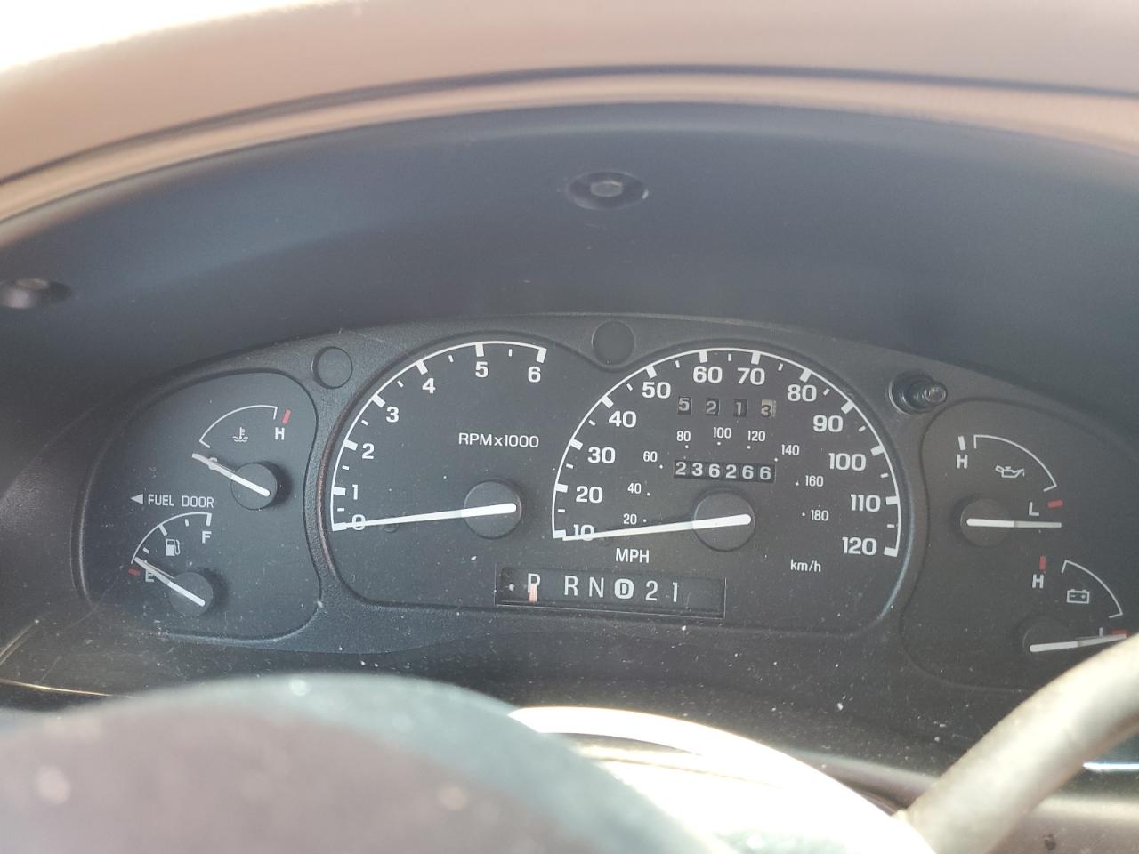 2001 Mercury Mountaineer Maroon vin: 4M2ZU86P81UJ06330