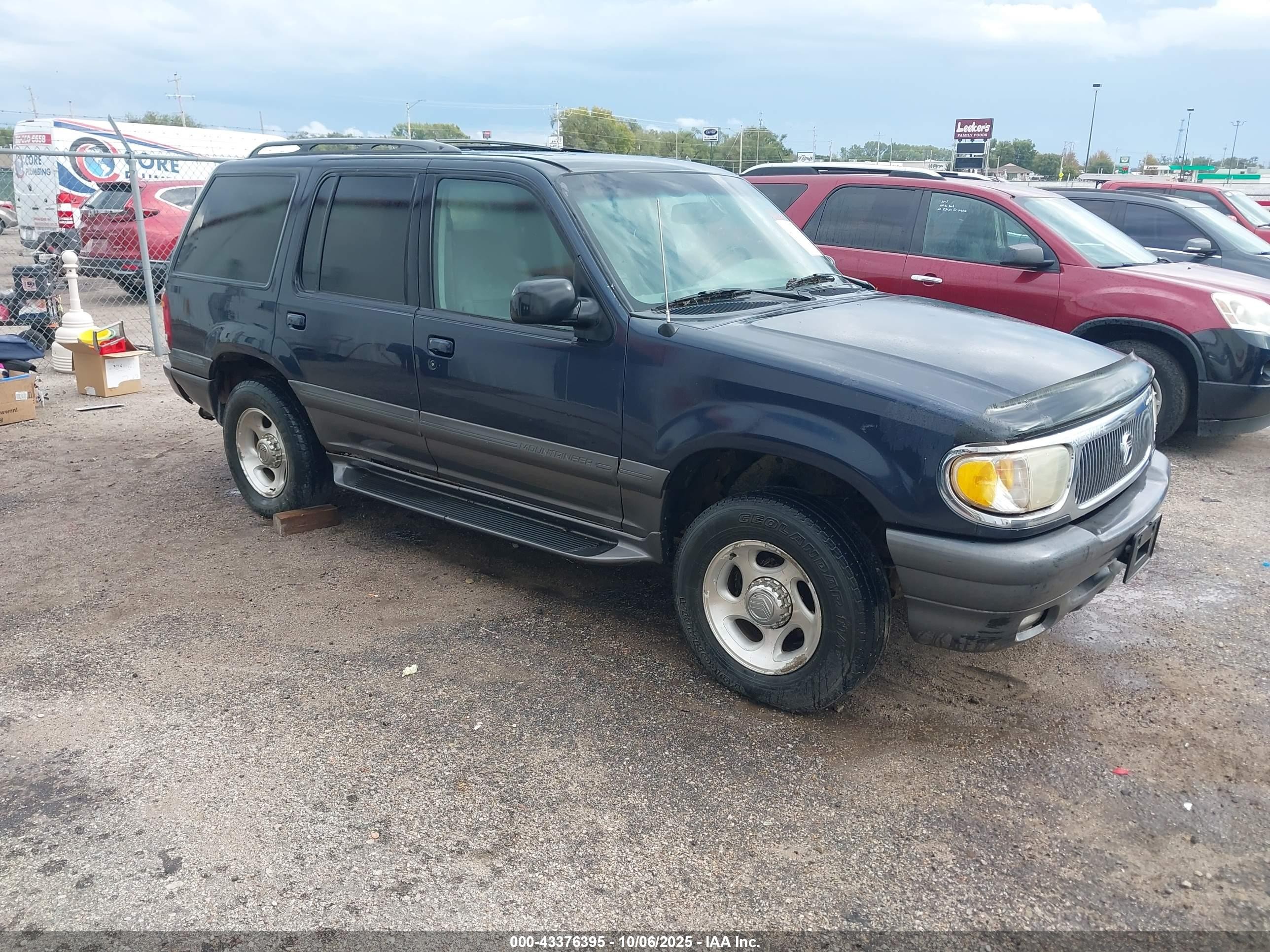2001 Mercury Mountaineer   Dark Blue vin: 4M2ZU86P81UJ11978