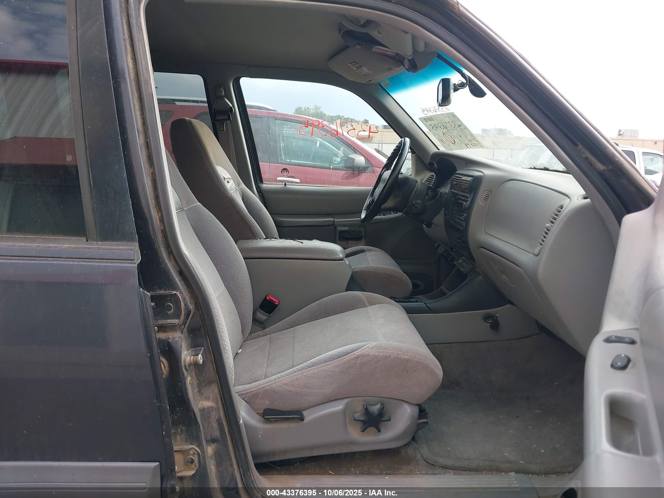 2001 Mercury Mountaineer   Dark Blue vin: 4M2ZU86P81UJ11978
