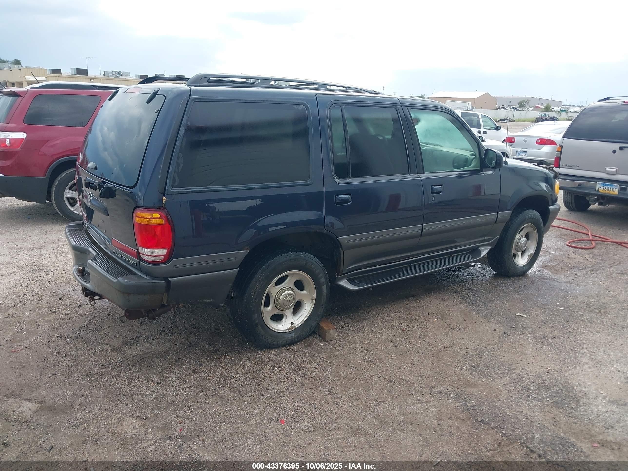 2001 Mercury Mountaineer   Dark Blue vin: 4M2ZU86P81UJ11978
