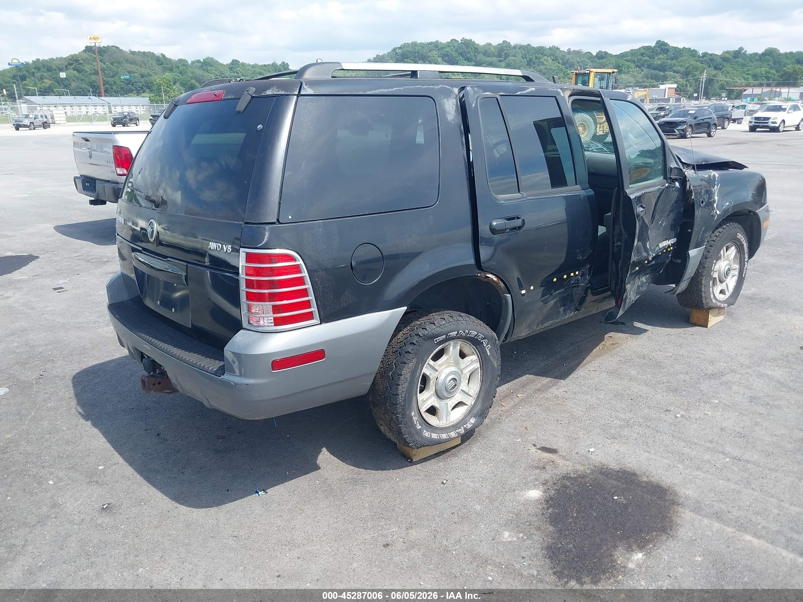 2002 Mercury Mountaineer   Black vin: 4M2ZU86W22ZJ13690