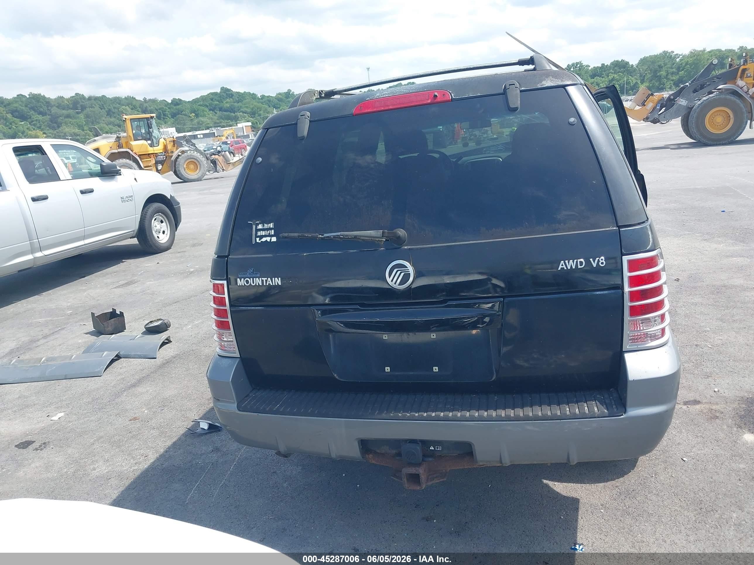 2002 Mercury Mountaineer   Black vin: 4M2ZU86W22ZJ13690