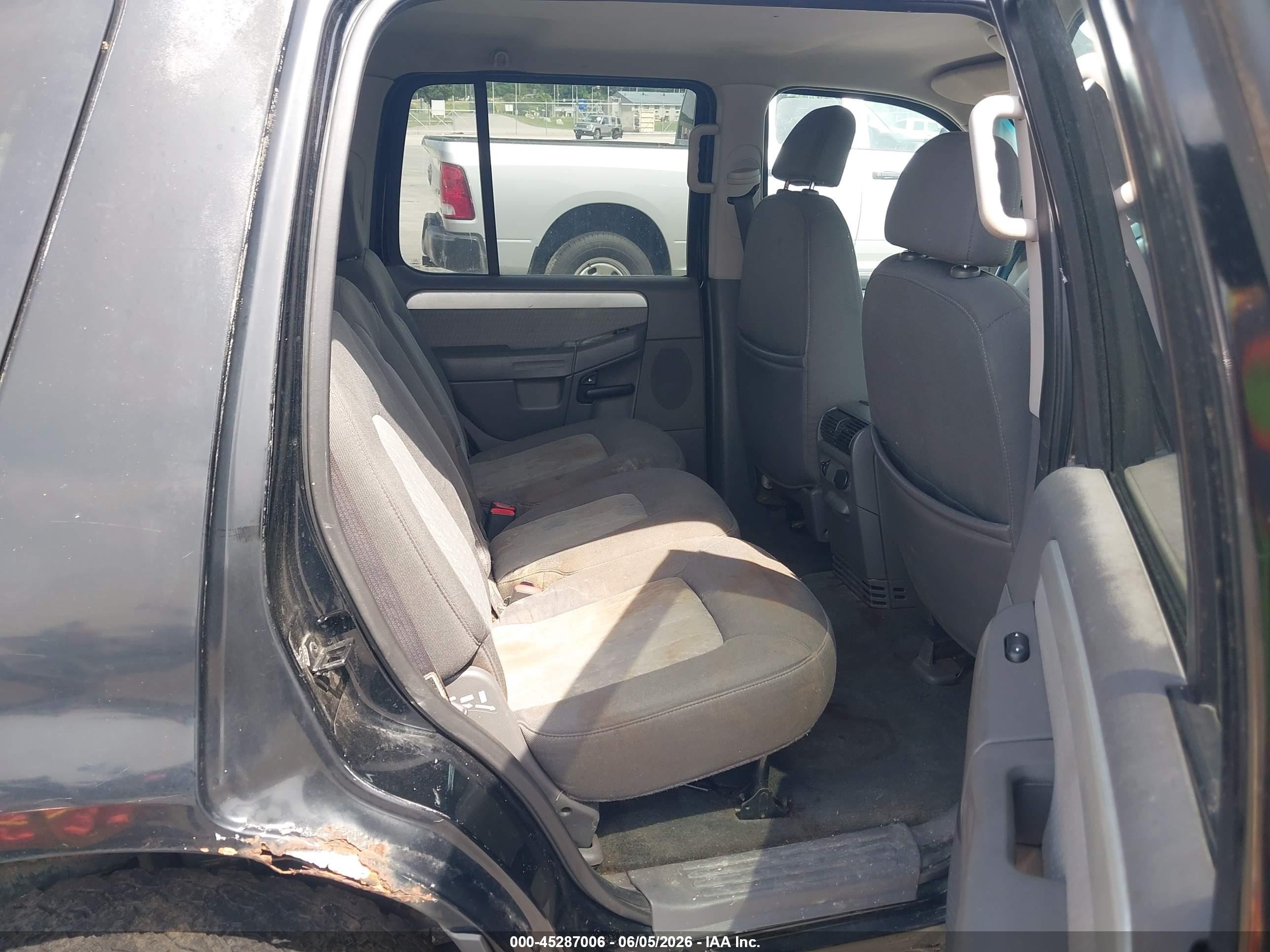 2002 Mercury Mountaineer   Black vin: 4M2ZU86W22ZJ13690