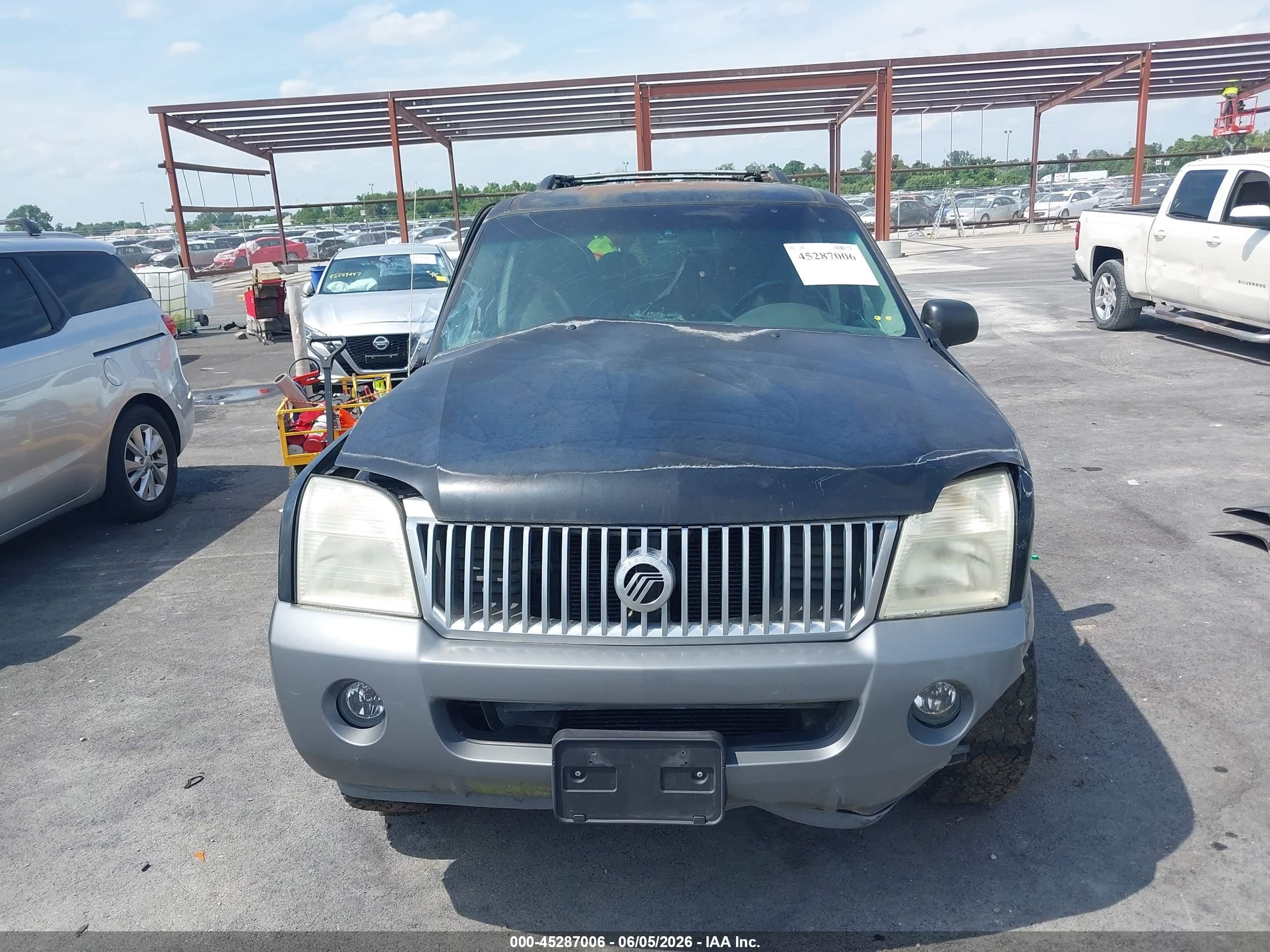 2002 Mercury Mountaineer   Black vin: 4M2ZU86W22ZJ13690