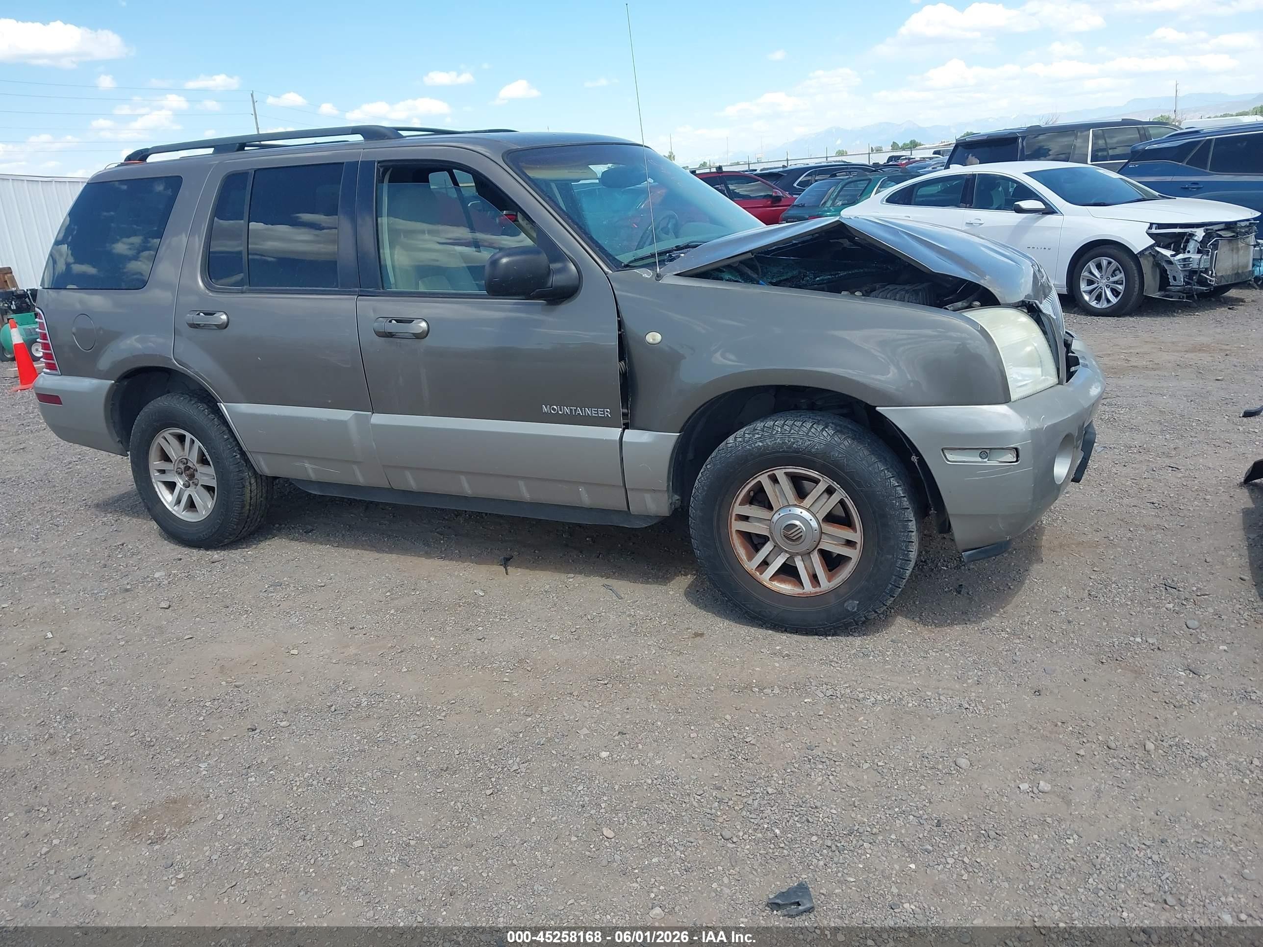 2002 Mercury Mountaineer   Tan vin: 4M2ZU86W52UJ20291