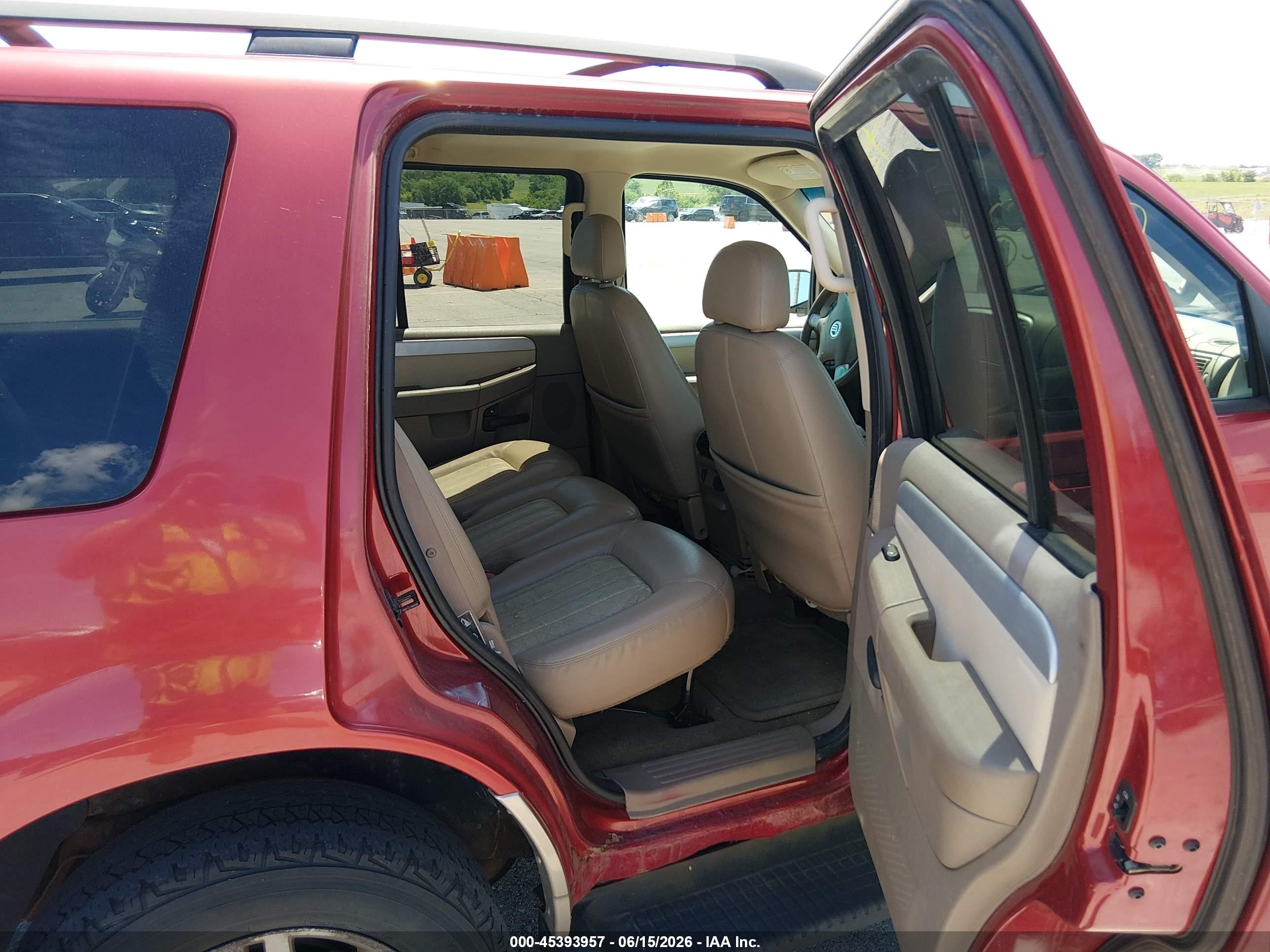2002 Mercury Mountaineer   Burgundy vin: 4M2ZU86W82UJ38235
