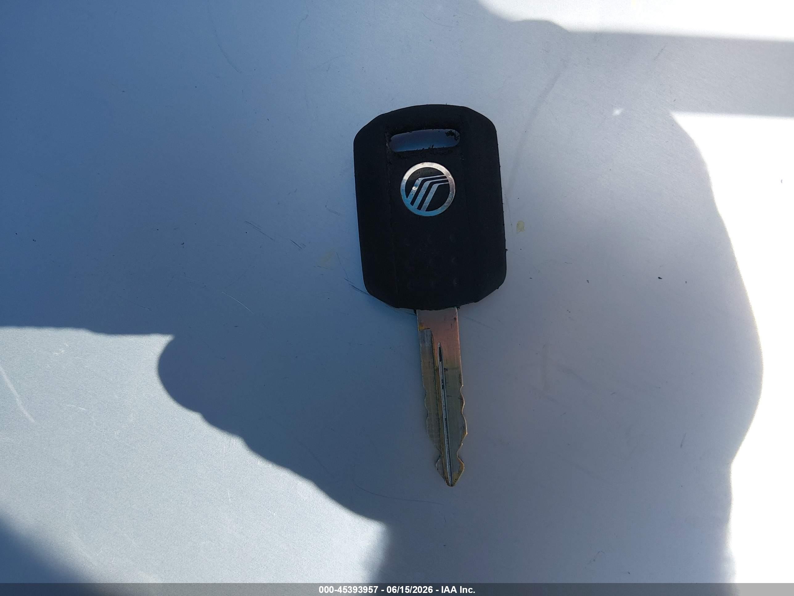 2002 Mercury Mountaineer   Burgundy vin: 4M2ZU86W82UJ38235