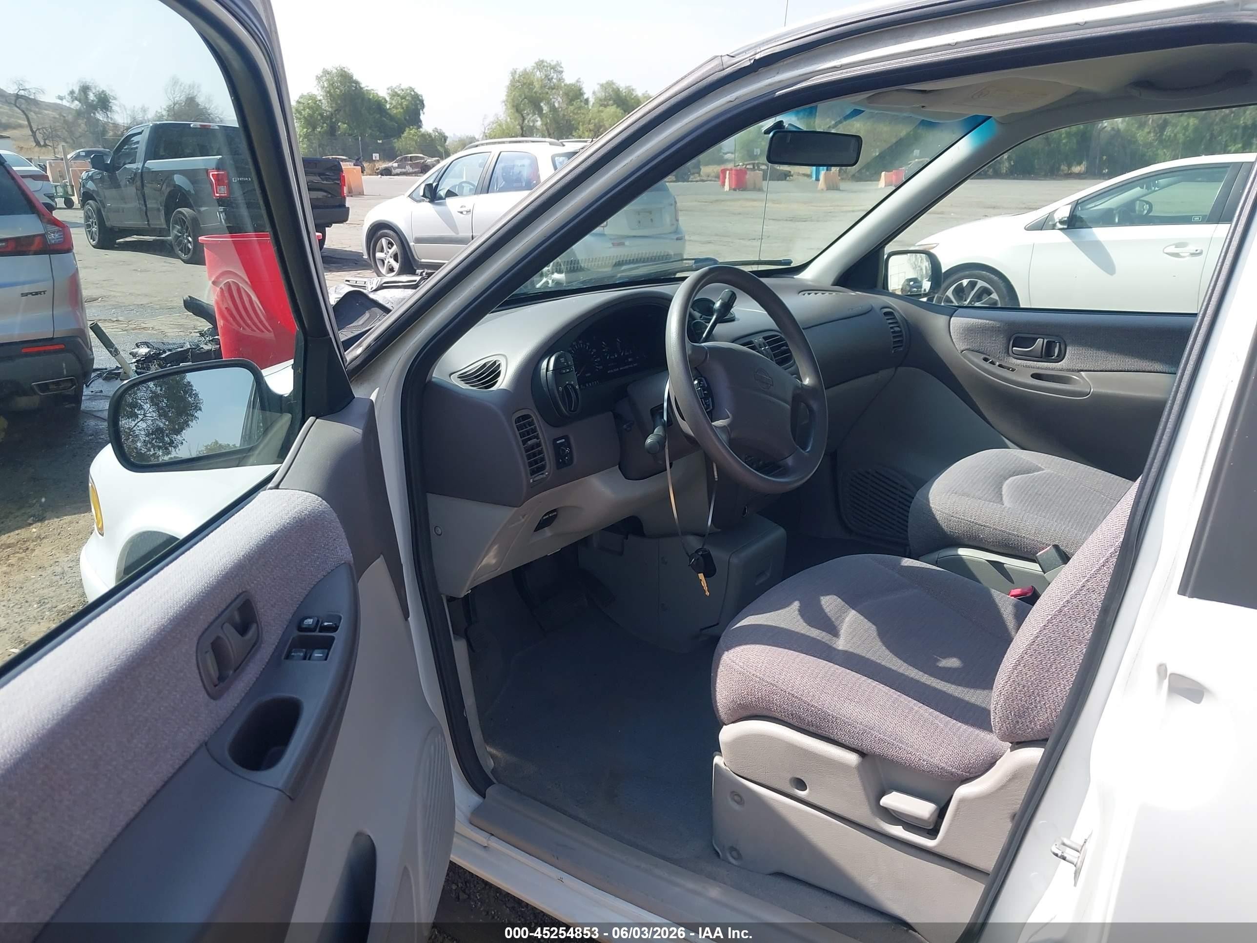 1998 Nissan Quest Gxe/xe White vin: 4N2ZN1116WD811757