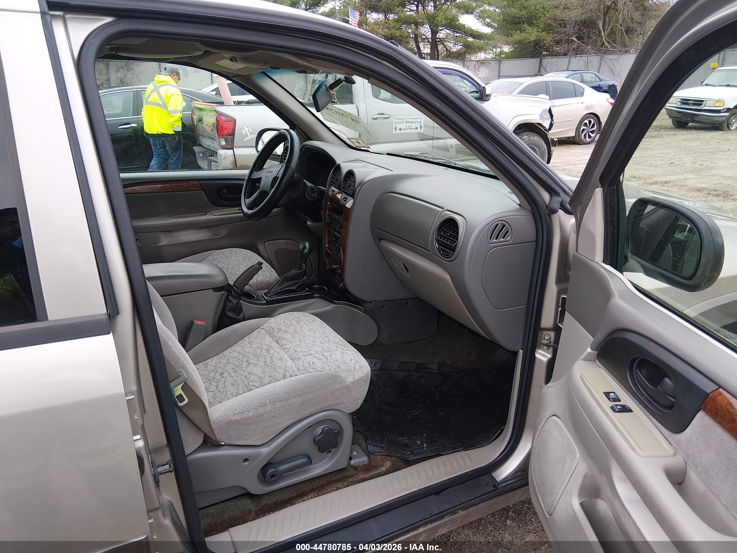 2003 Isuzu Ascender S Champagne vin: 4NUET16S236100361