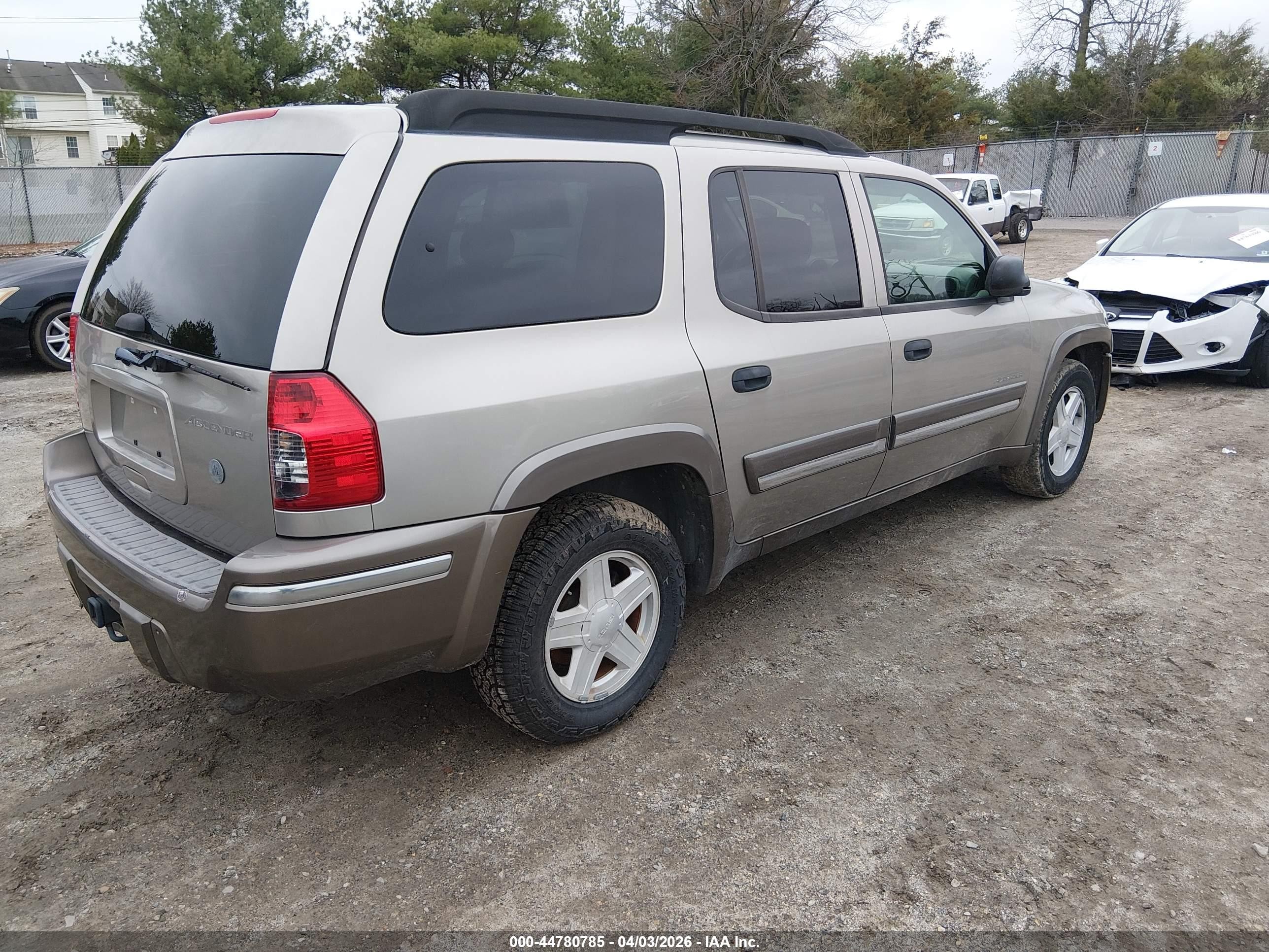 2003 Isuzu Ascender S Champagne vin: 4NUET16S236100361