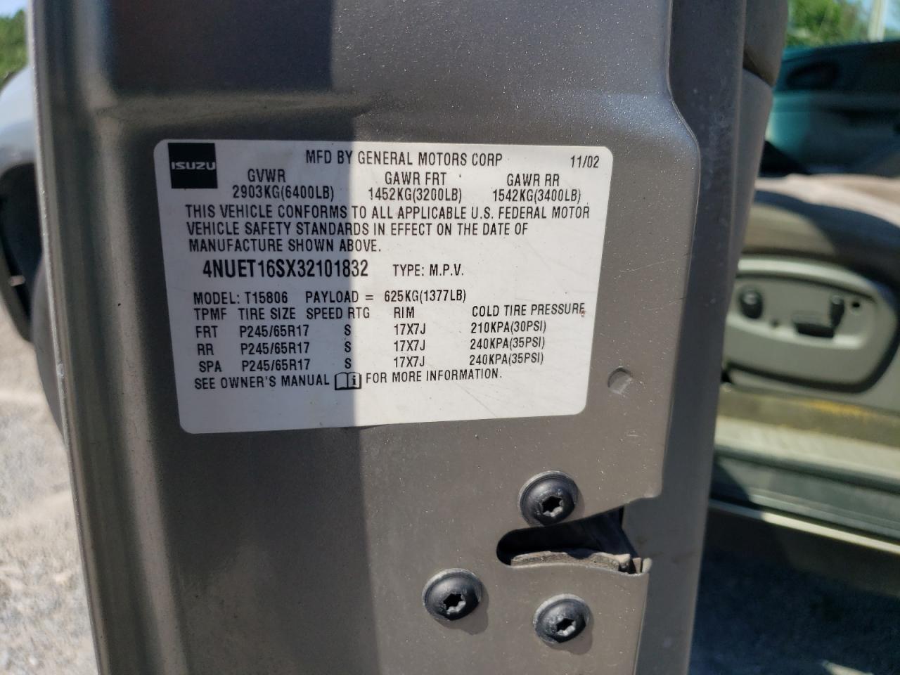 2003 Isuzu Ascender S   Silver vin: 4NUET16SX32101832
