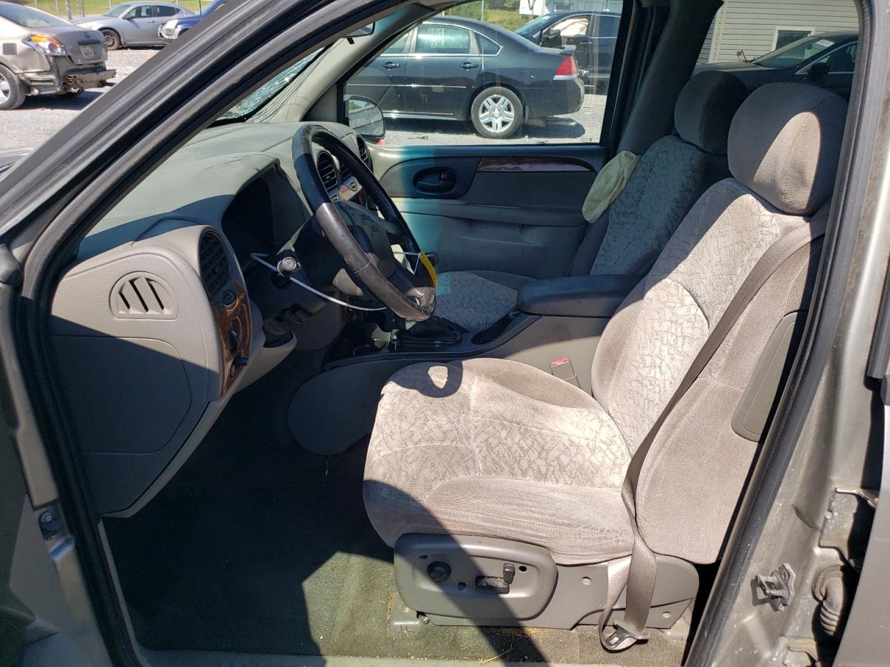 2003 Isuzu Ascender S   Silver vin: 4NUET16SX32101832