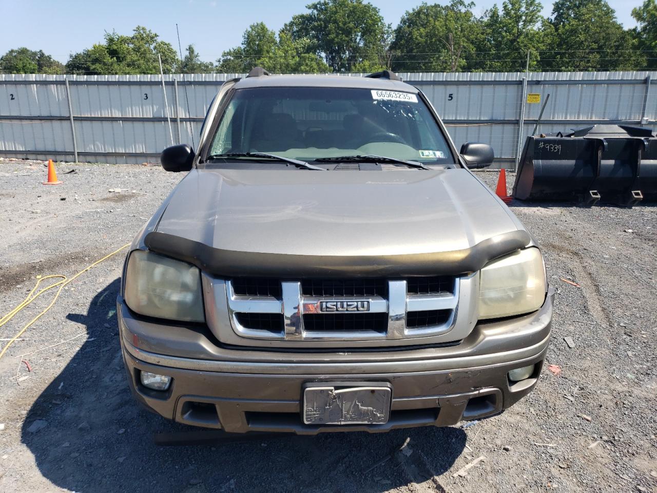 2003 Isuzu Ascender S   Silver vin: 4NUET16SX32101832