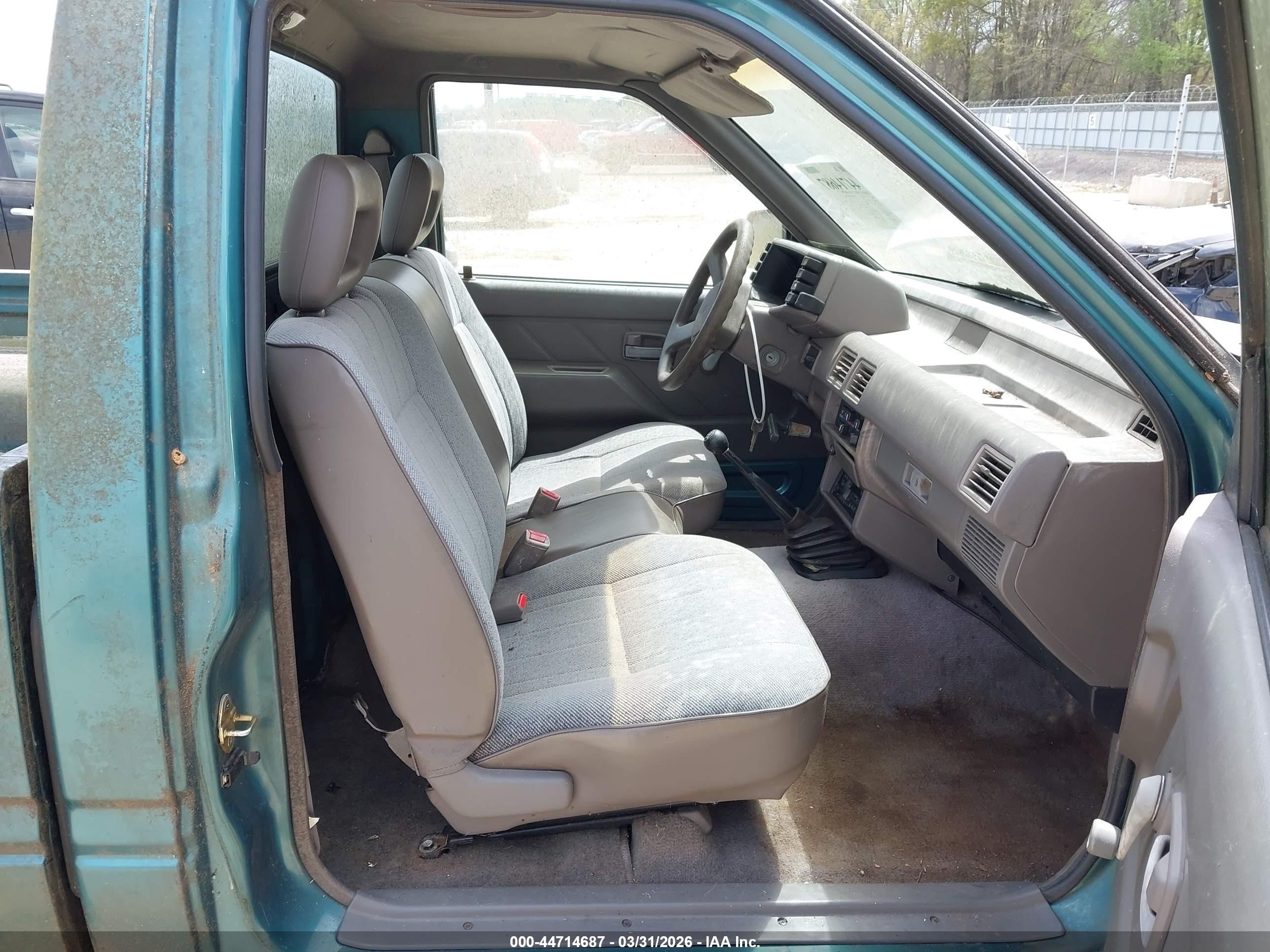 1994 Isuzu Conventional Short Wheelbase Green vin: 4S1CL11L2R4200850