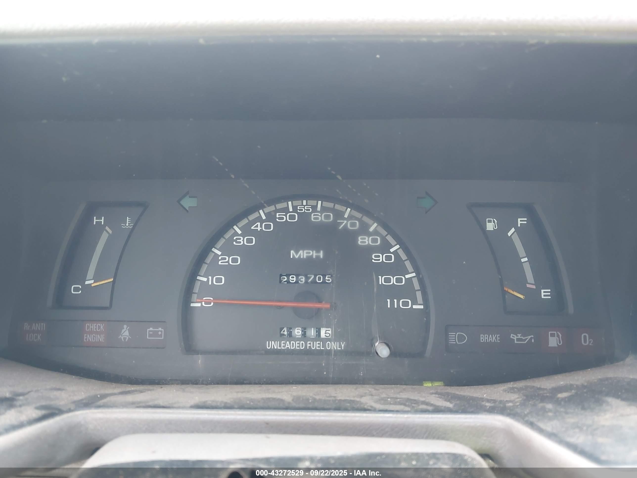 1994 Isuzu Conventional Short Wheelbase White vin: 4S1CL11L5R4204889
